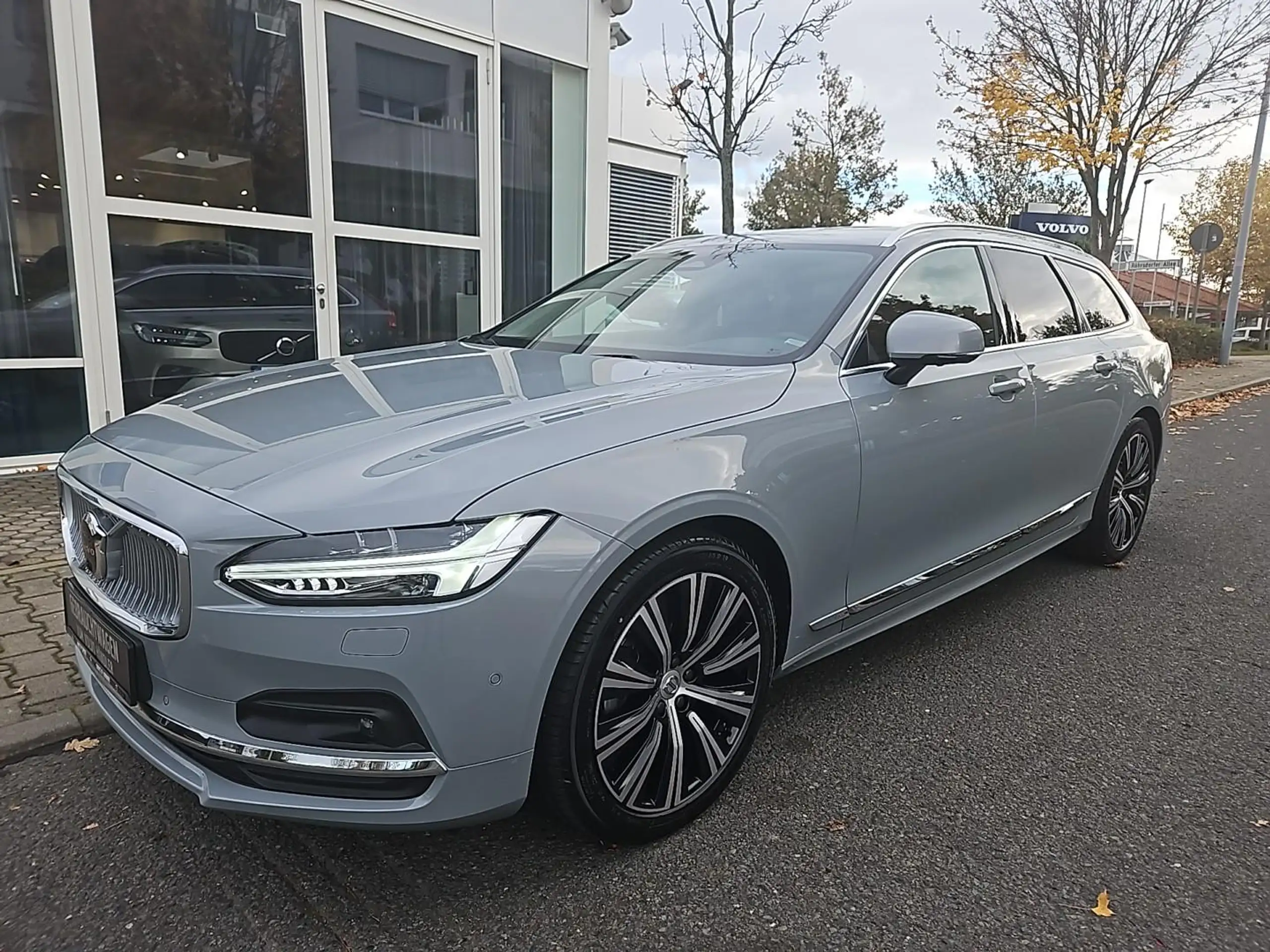 Volvo - V90