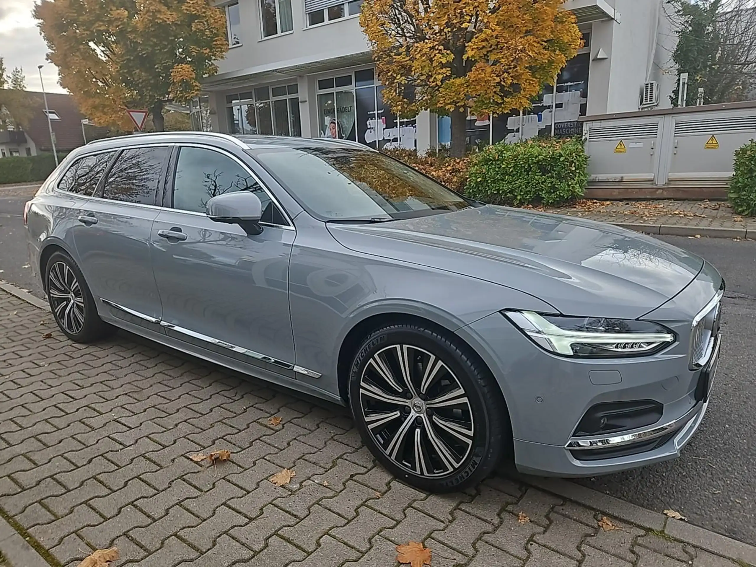 Volvo - V90