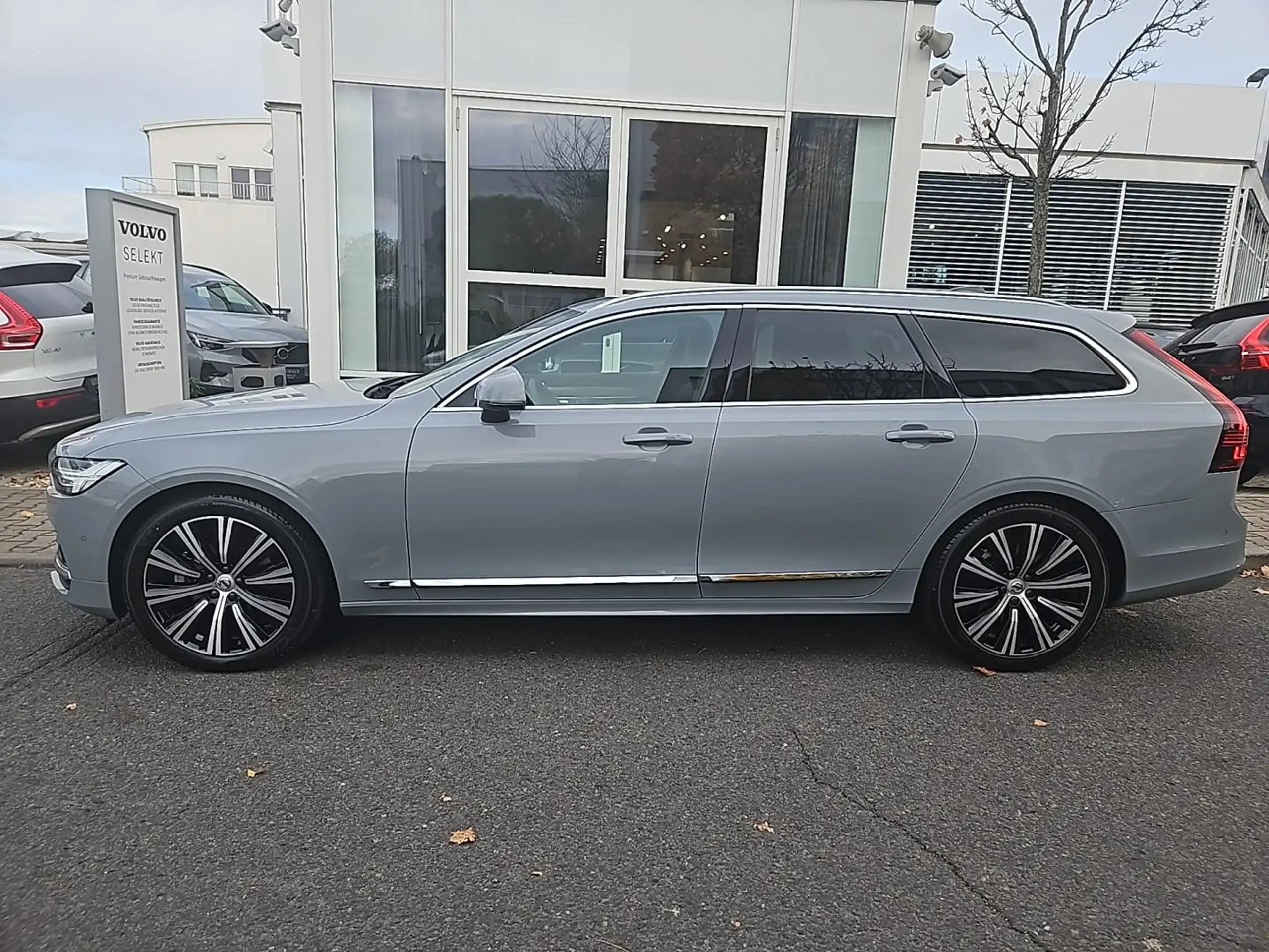 Volvo - V90