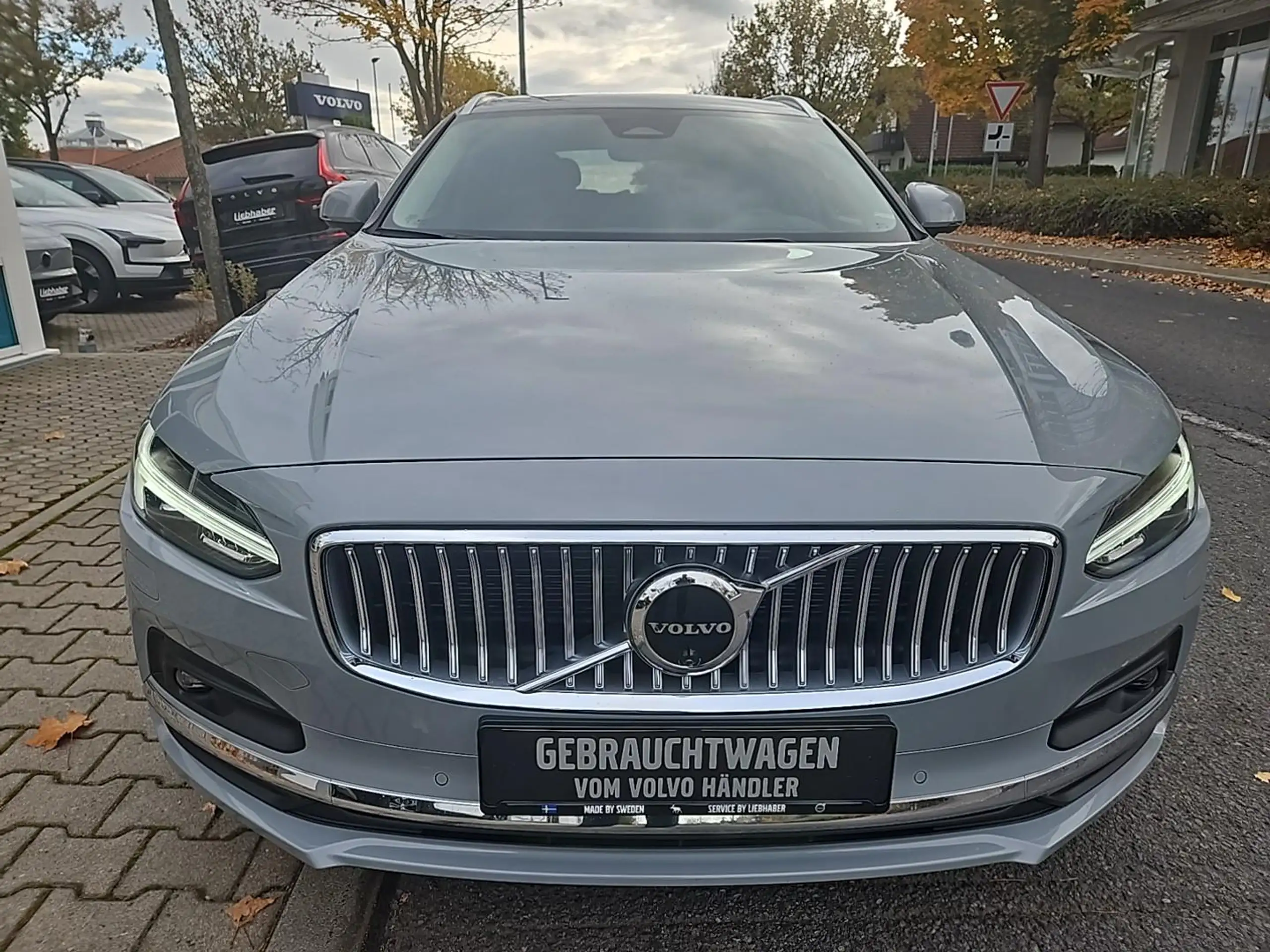 Volvo - V90