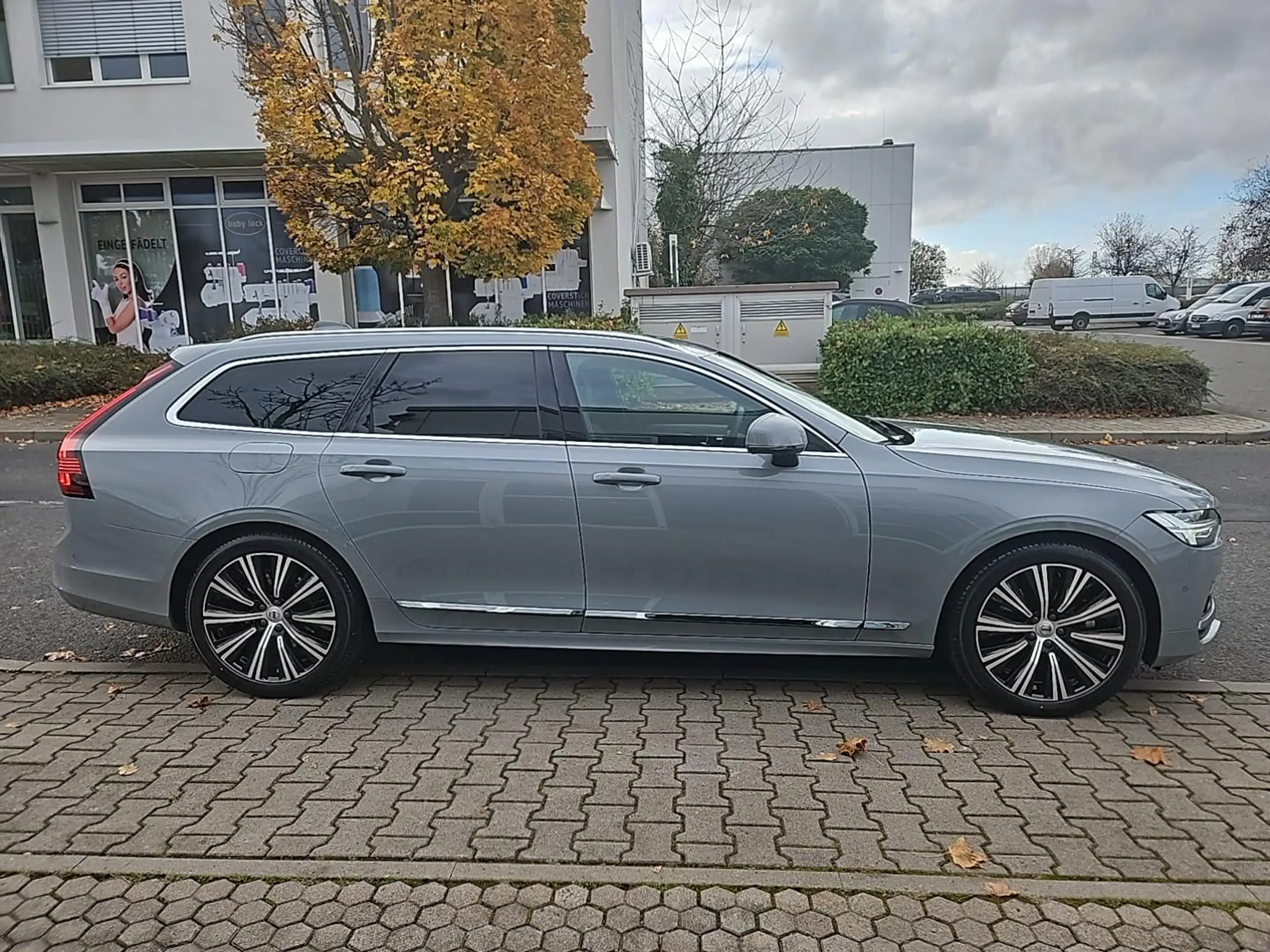 Volvo - V90