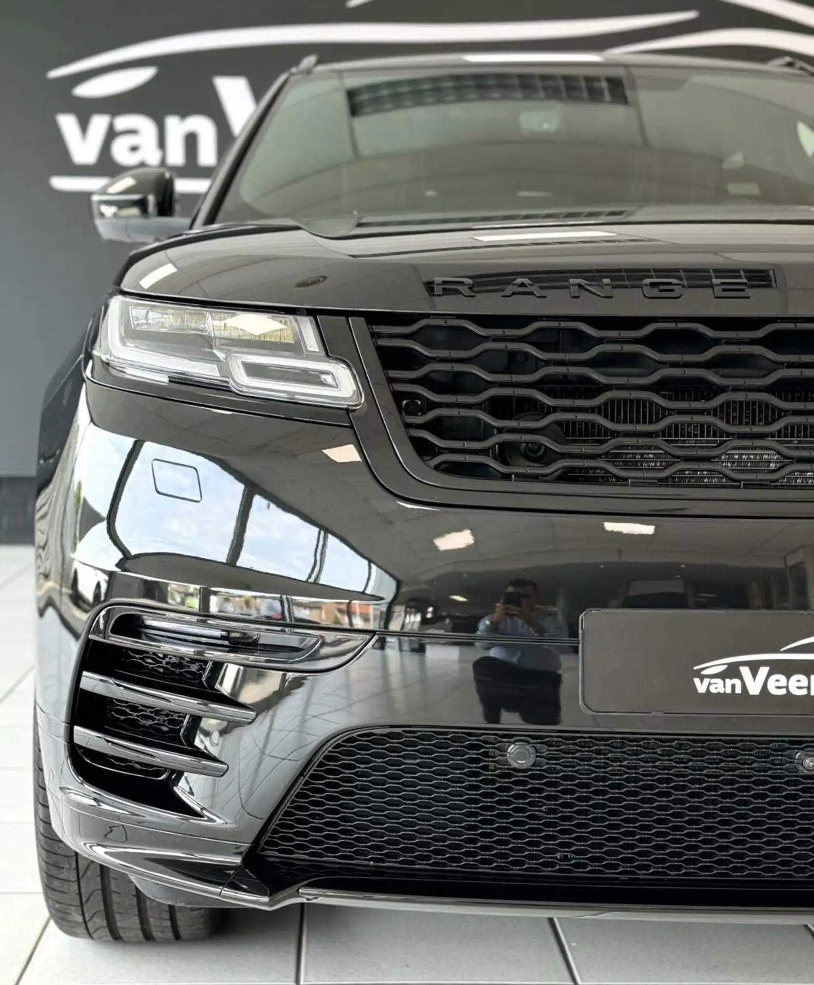 Land Rover - Range Rover Velar