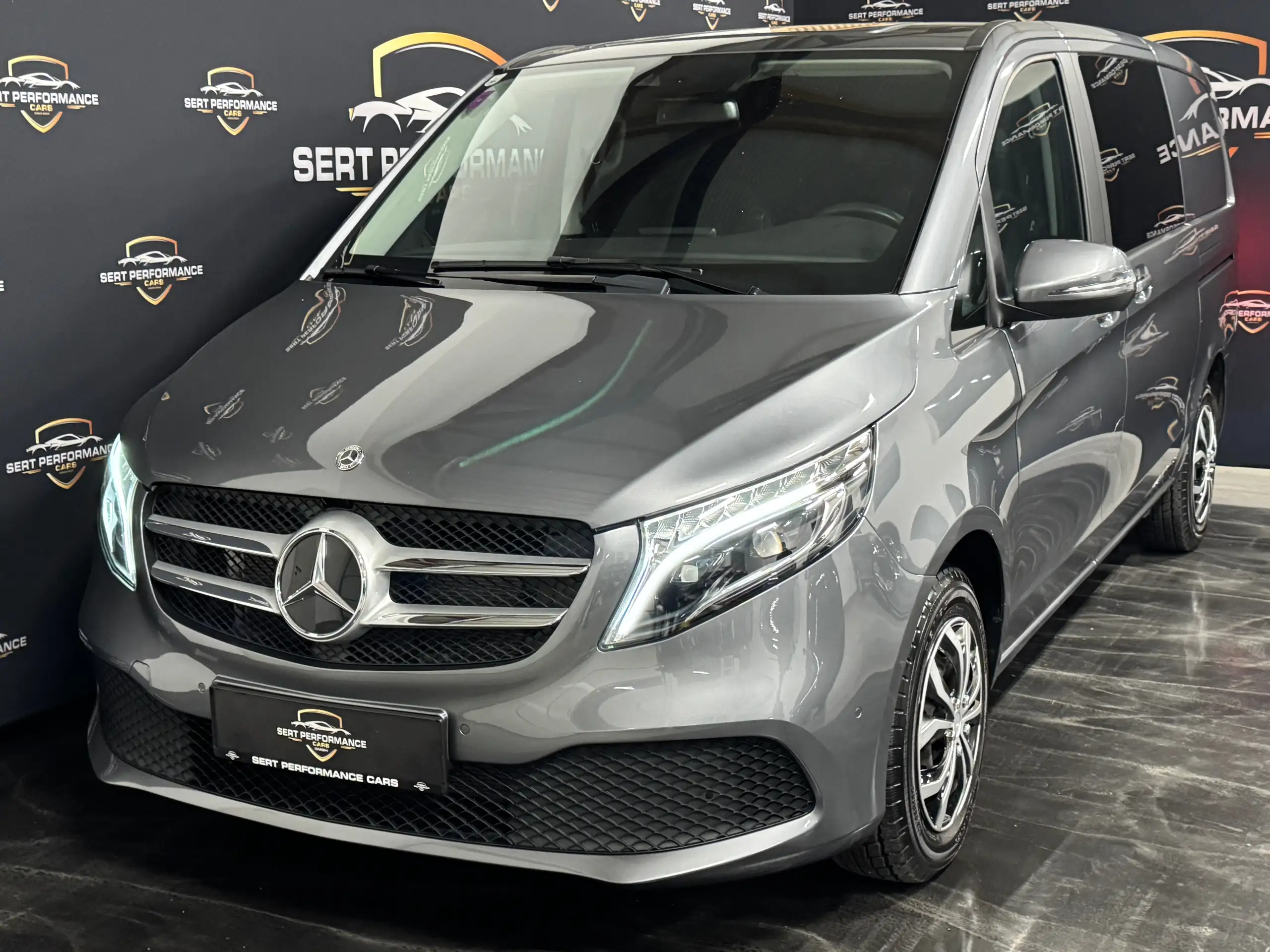 Mercedes-Benz - V 220