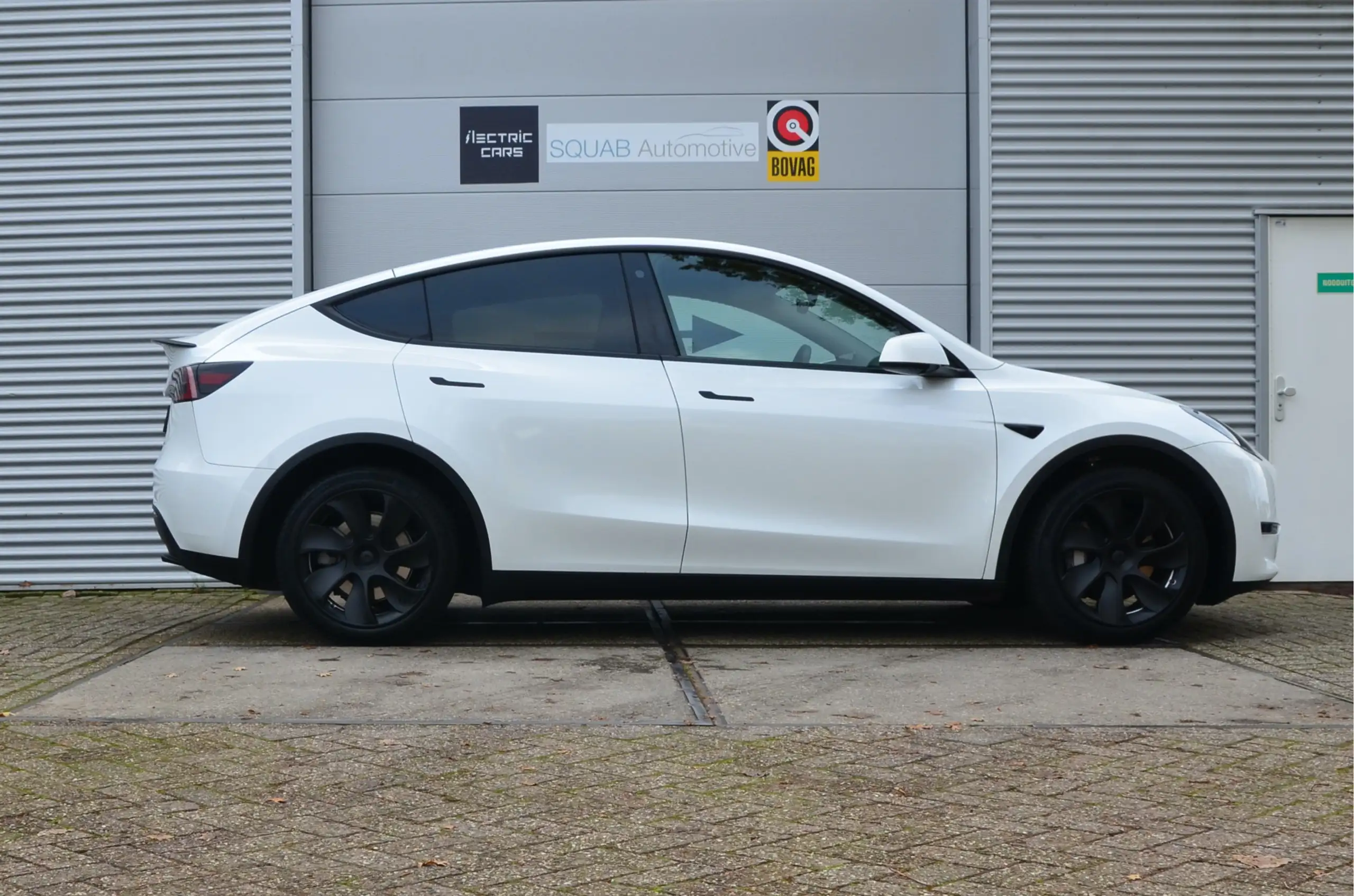 Tesla - Model Y