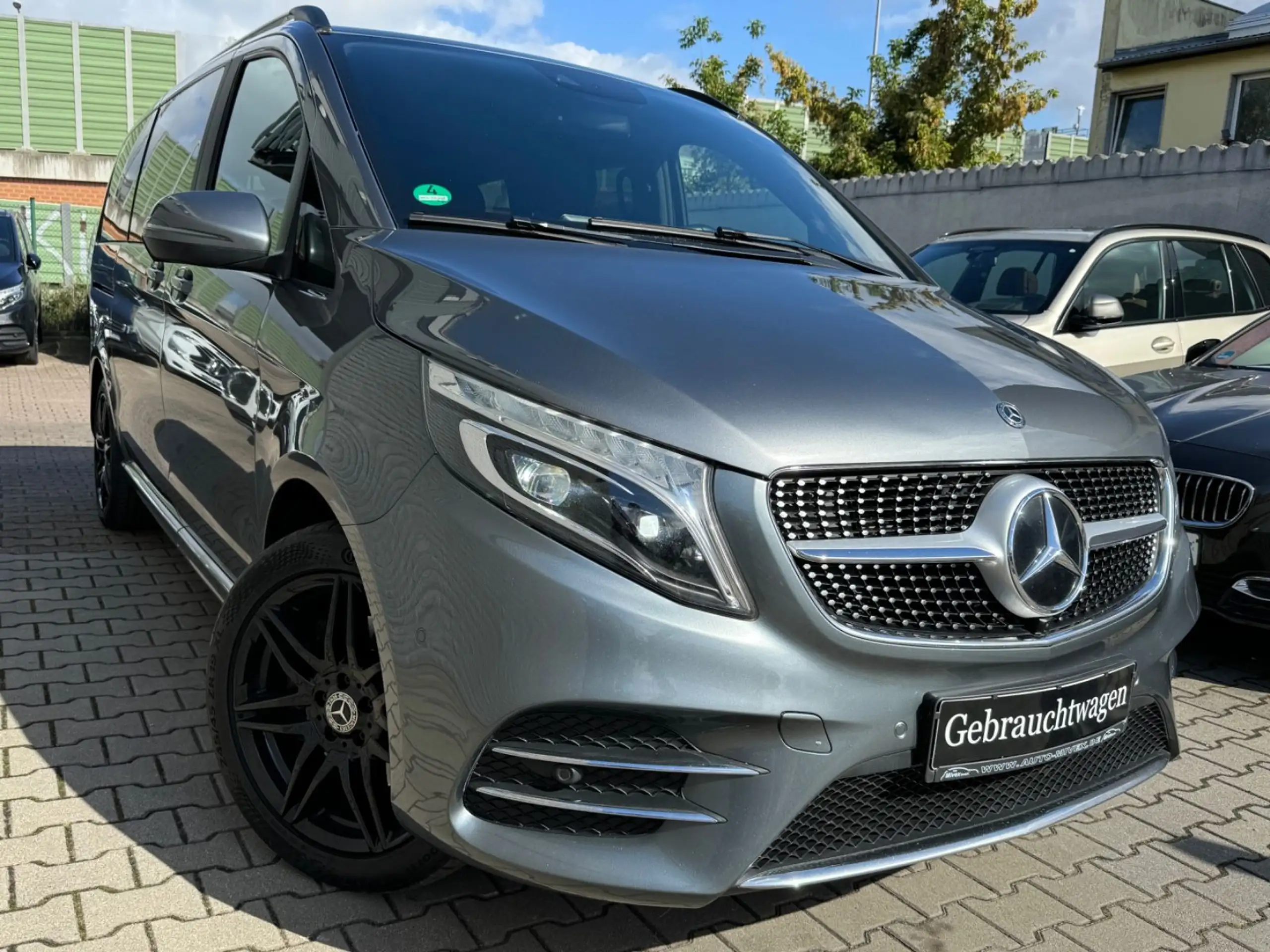 Mercedes-Benz - V 300