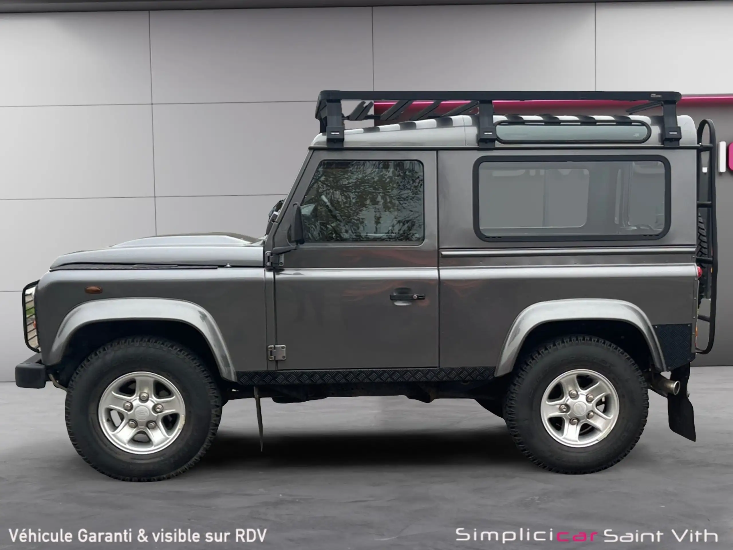 Land Rover - Defender