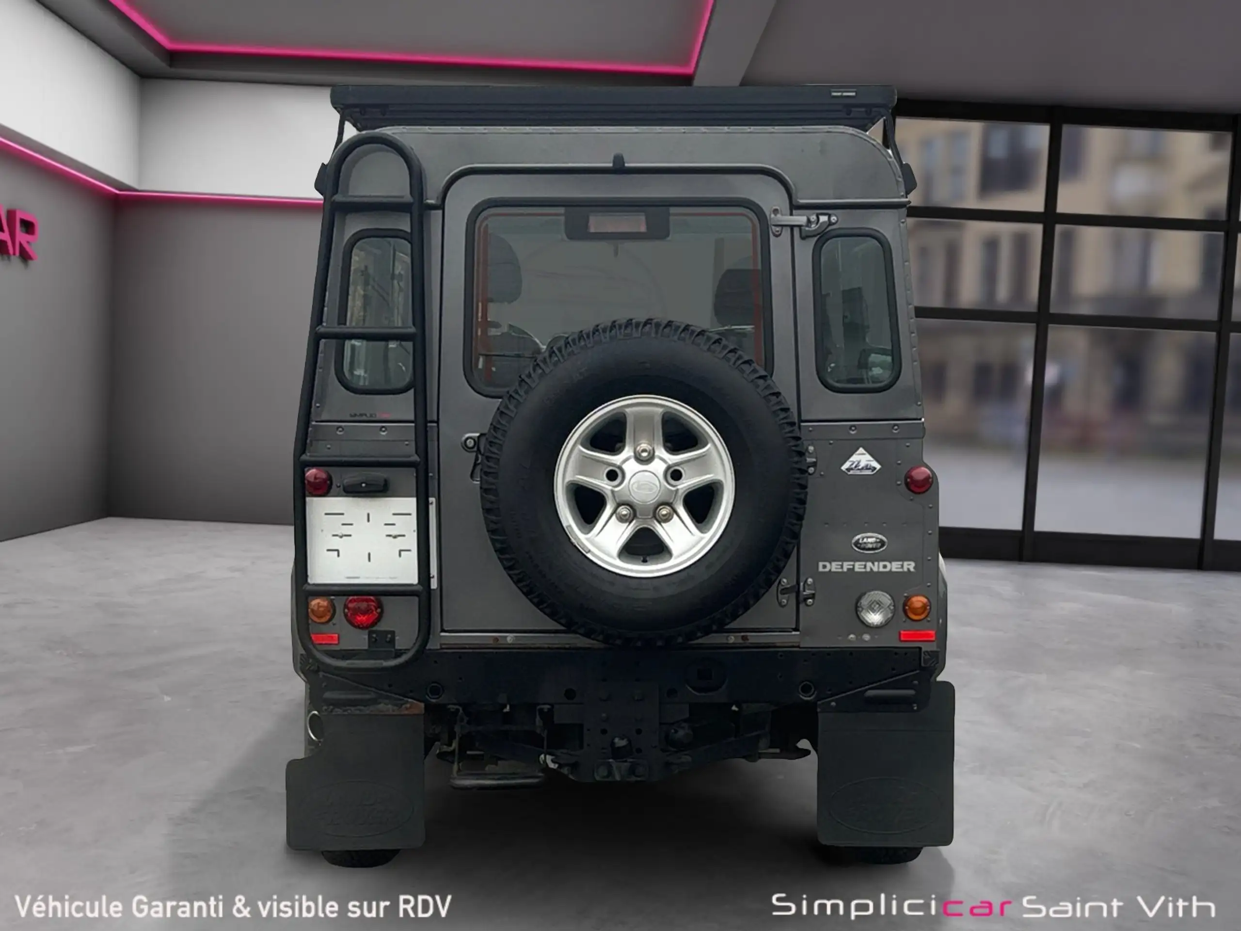 Land Rover - Defender