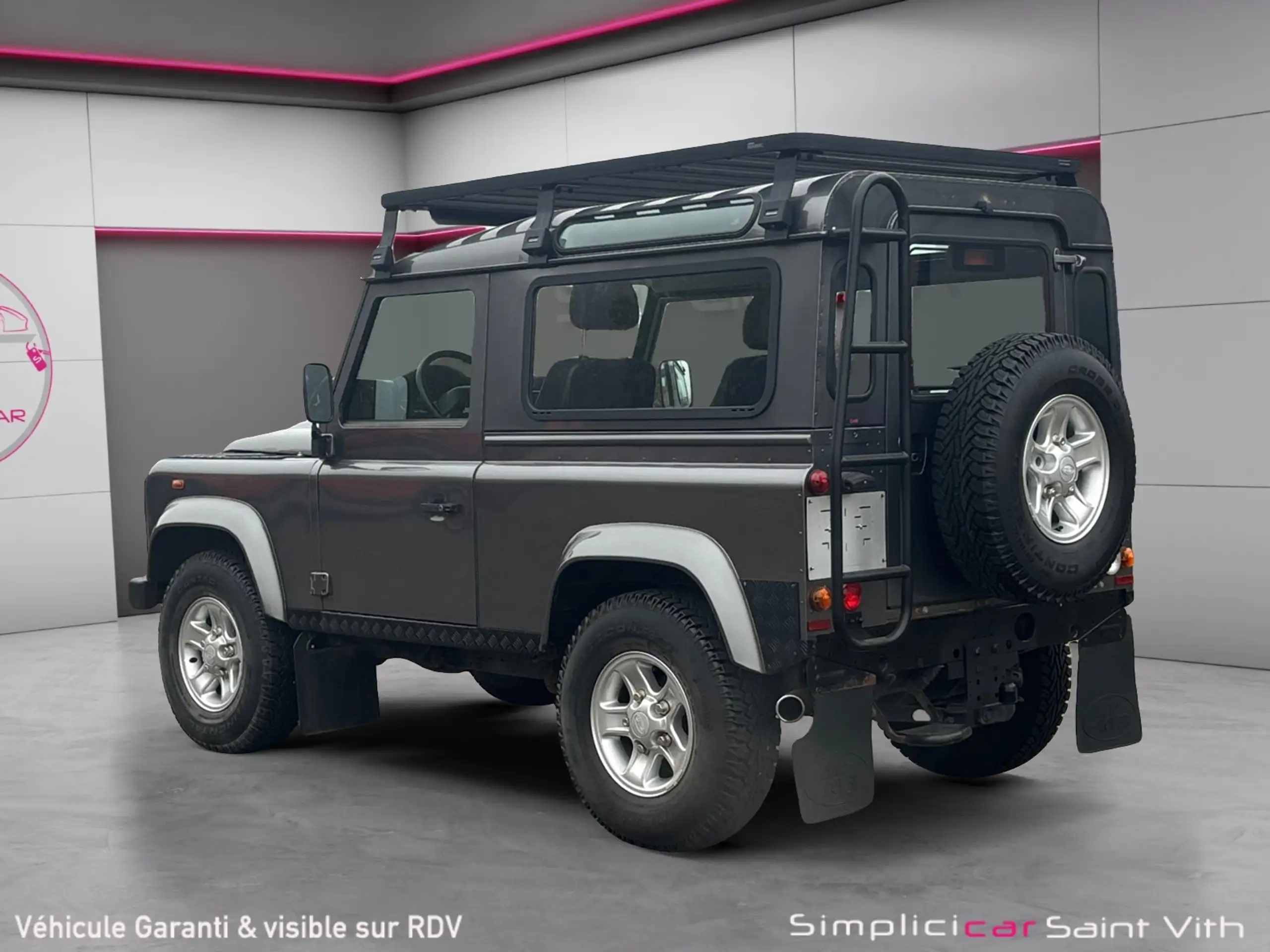 Land Rover - Defender