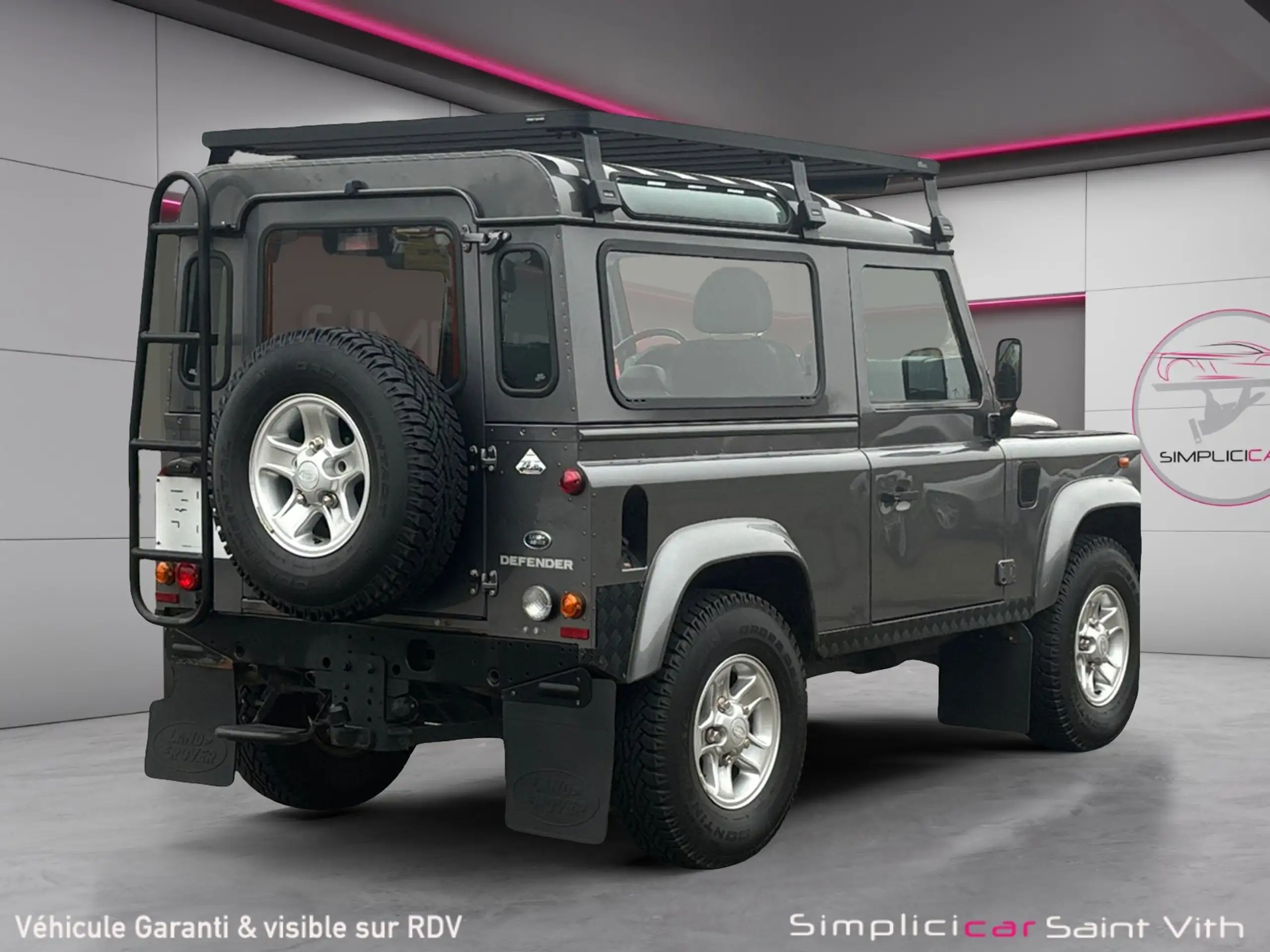 Land Rover - Defender