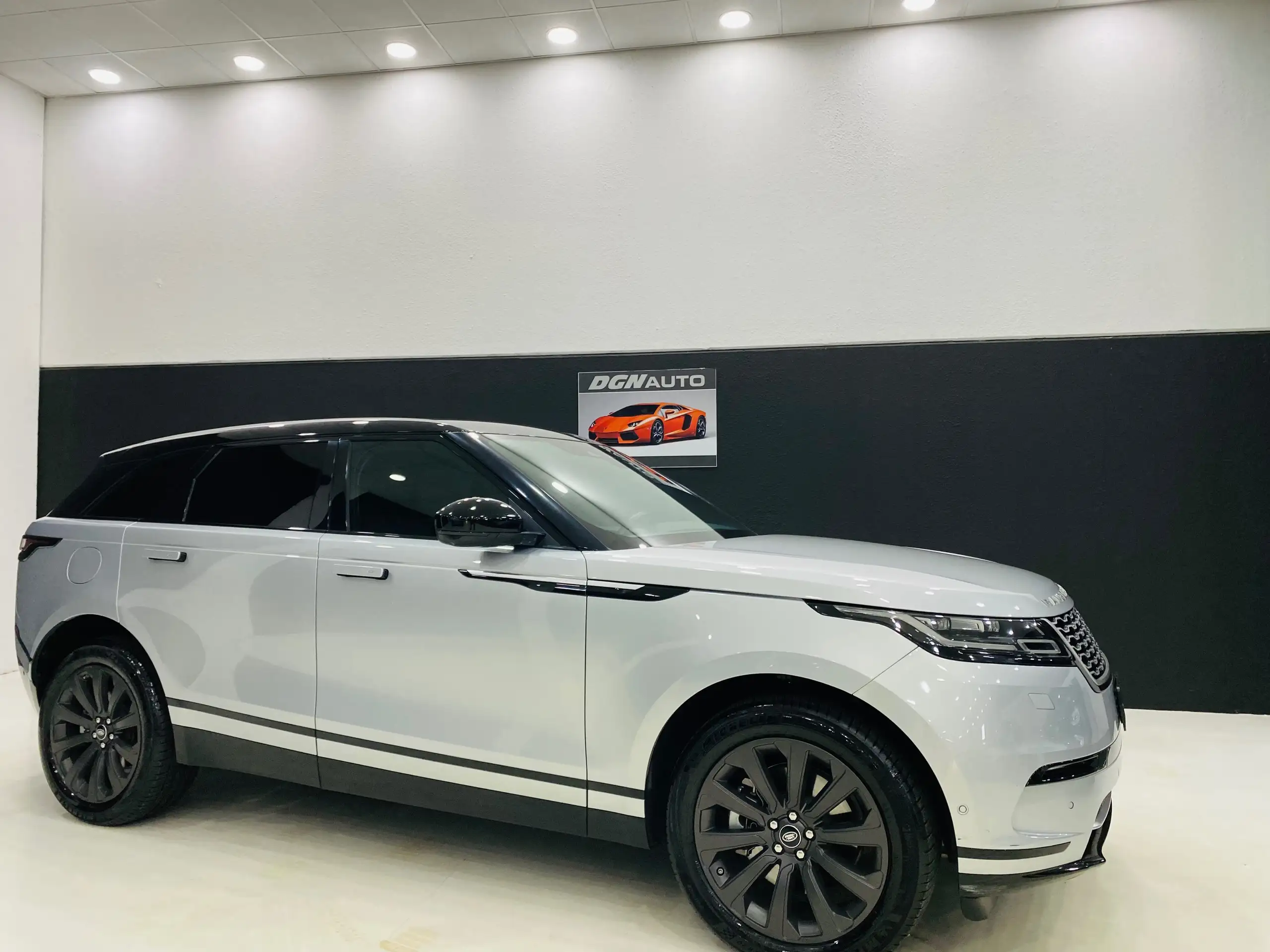 Land Rover - Range Rover Velar