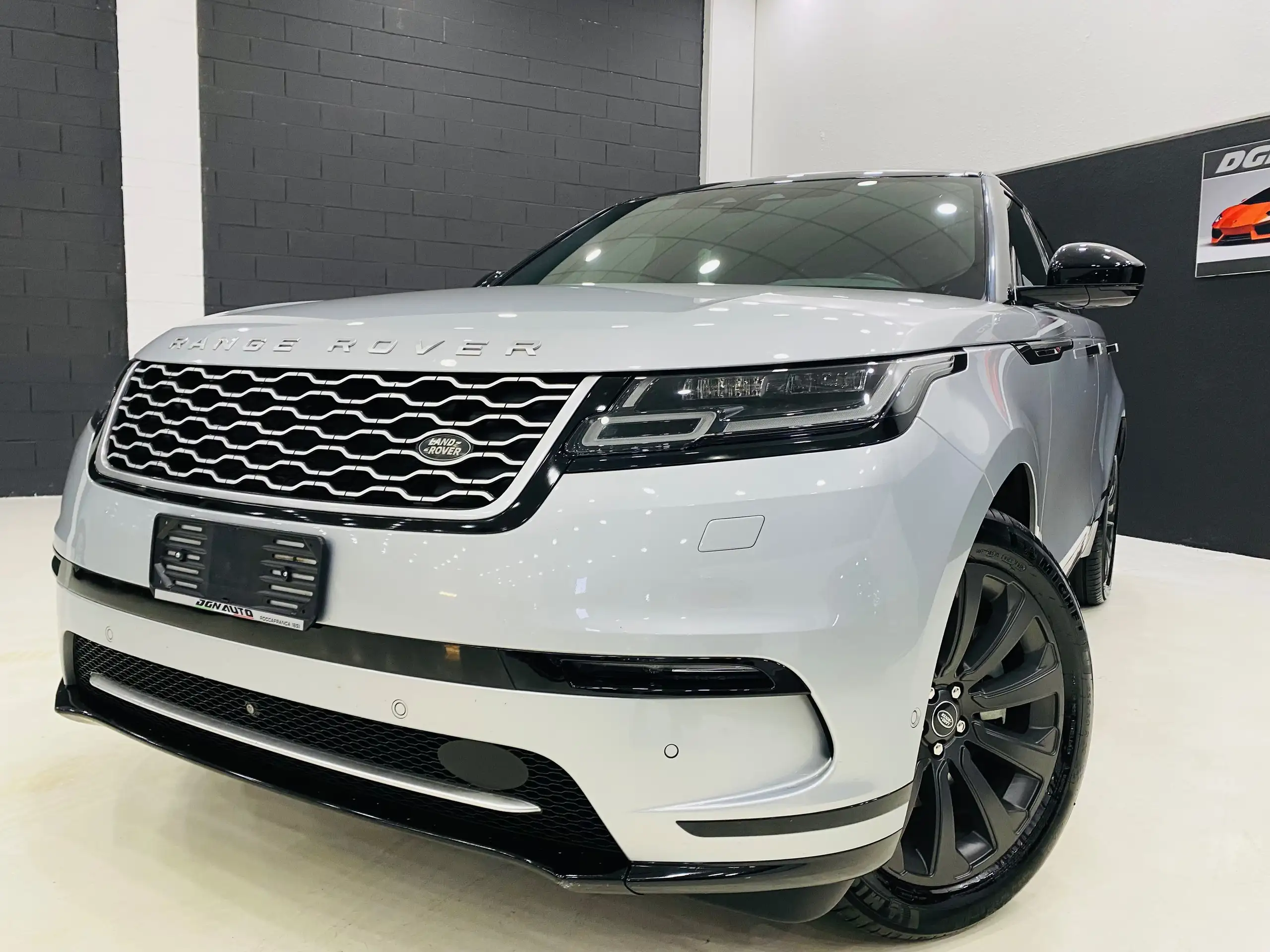 Land Rover - Range Rover Velar