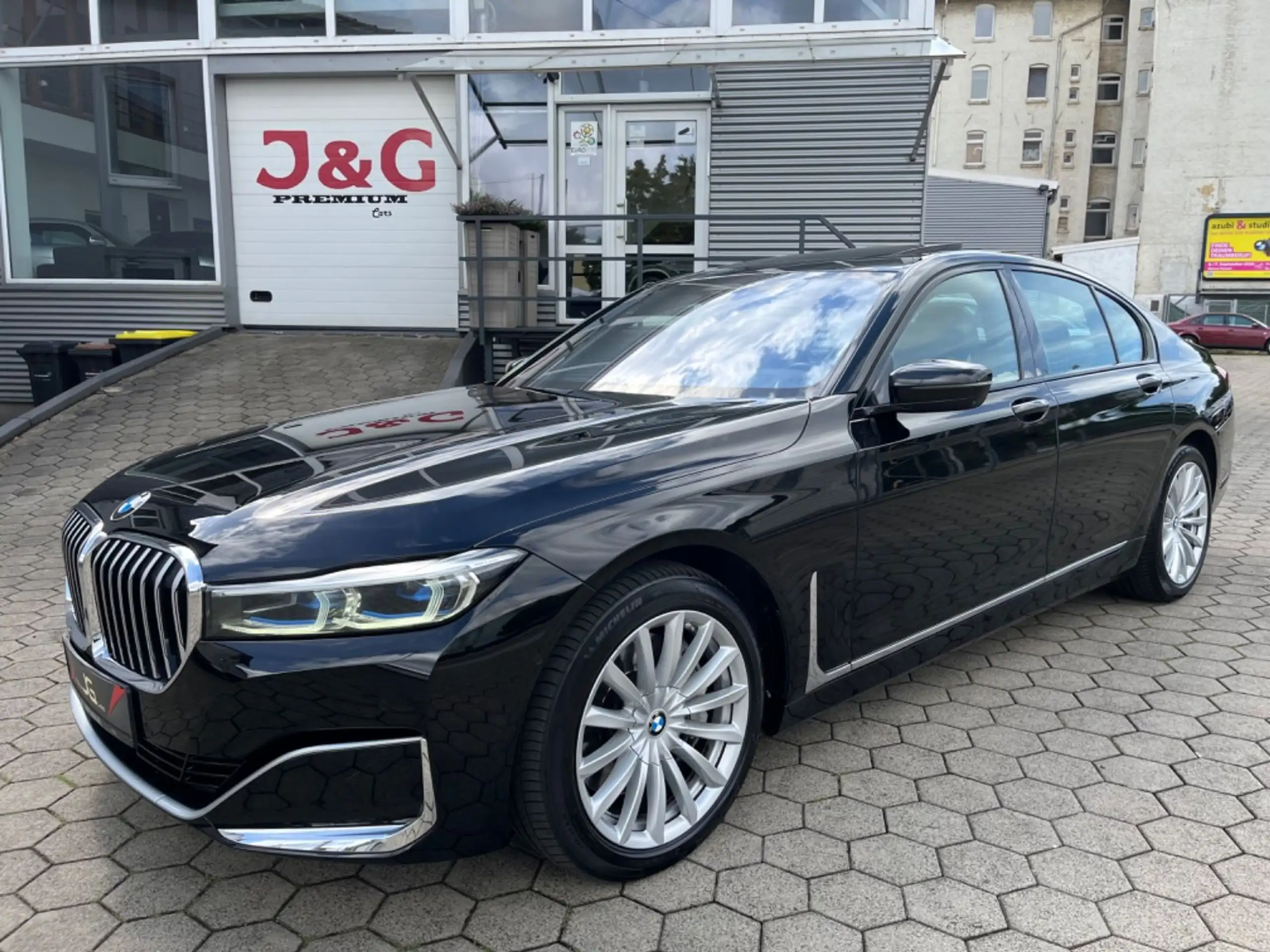 BMW - 740