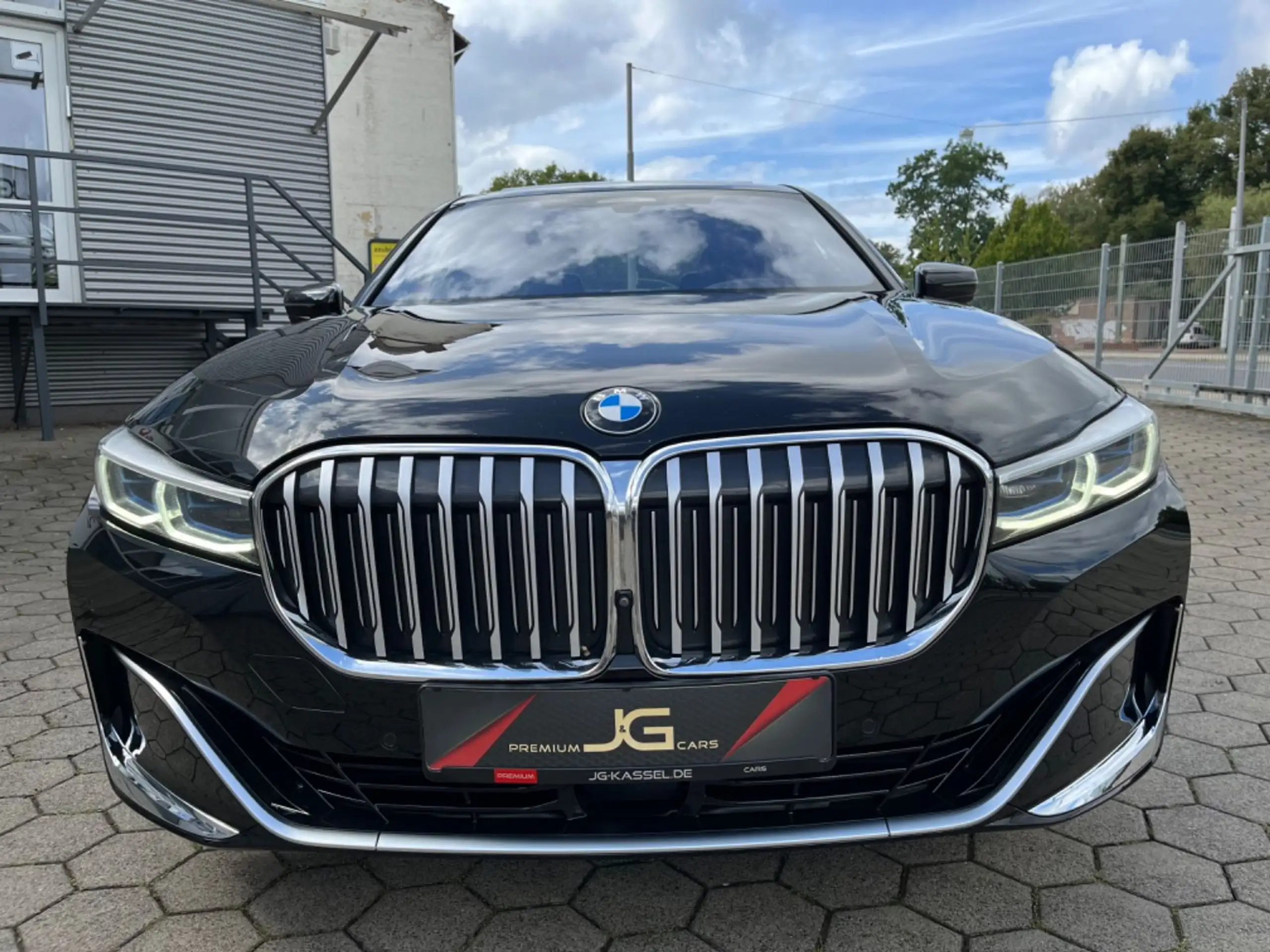 BMW - 740