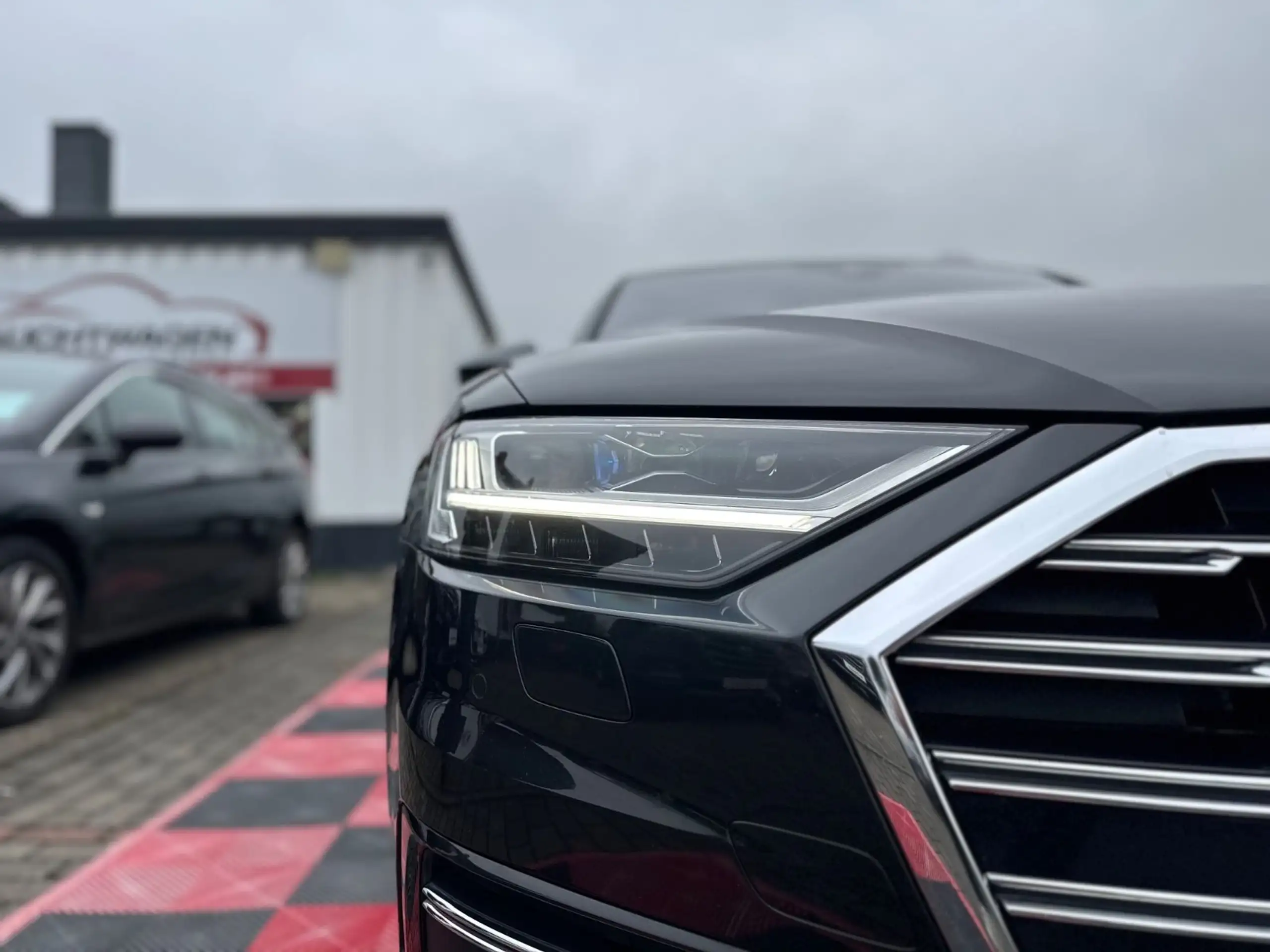 Audi - A8