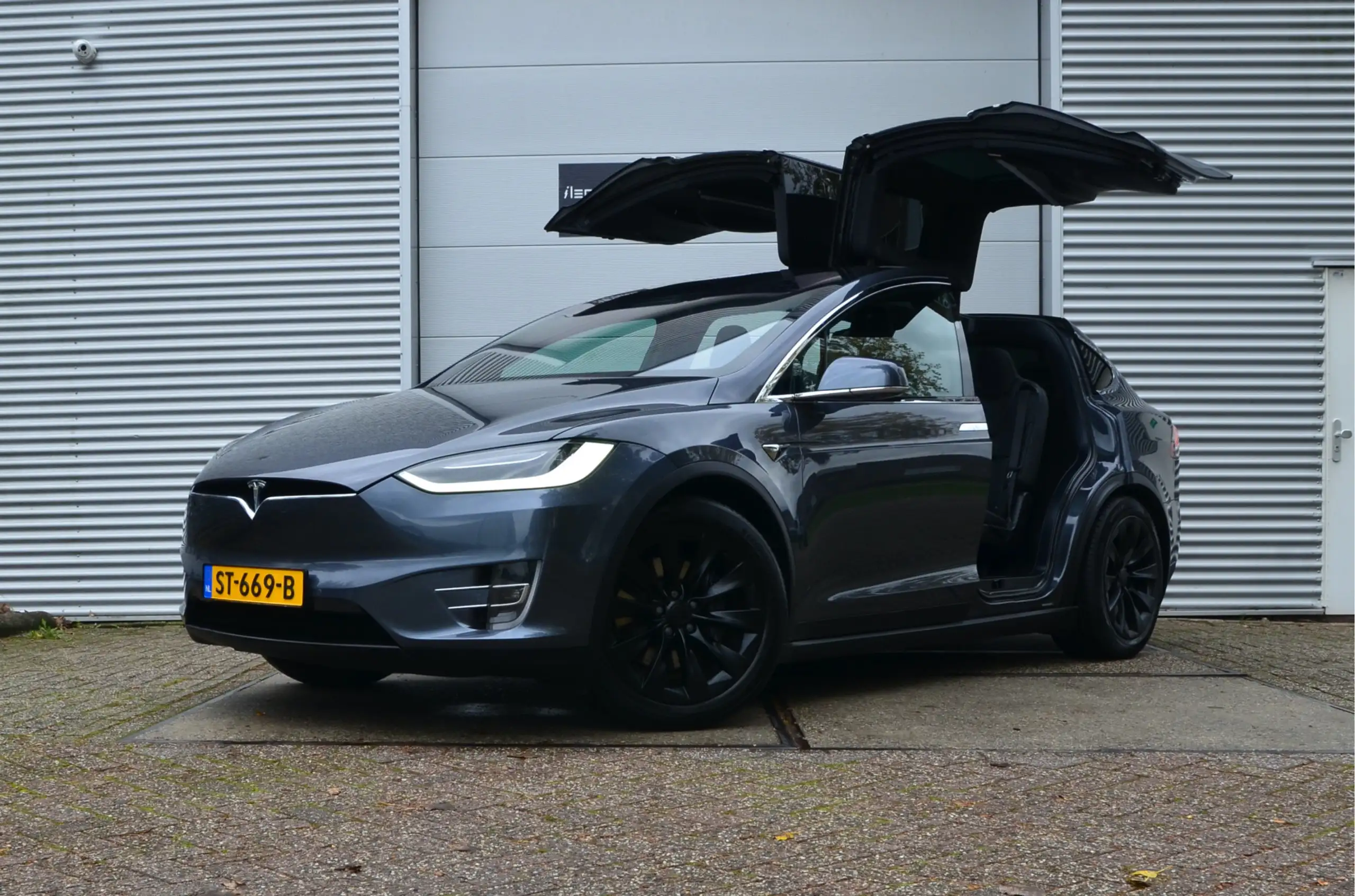 Tesla - Model X