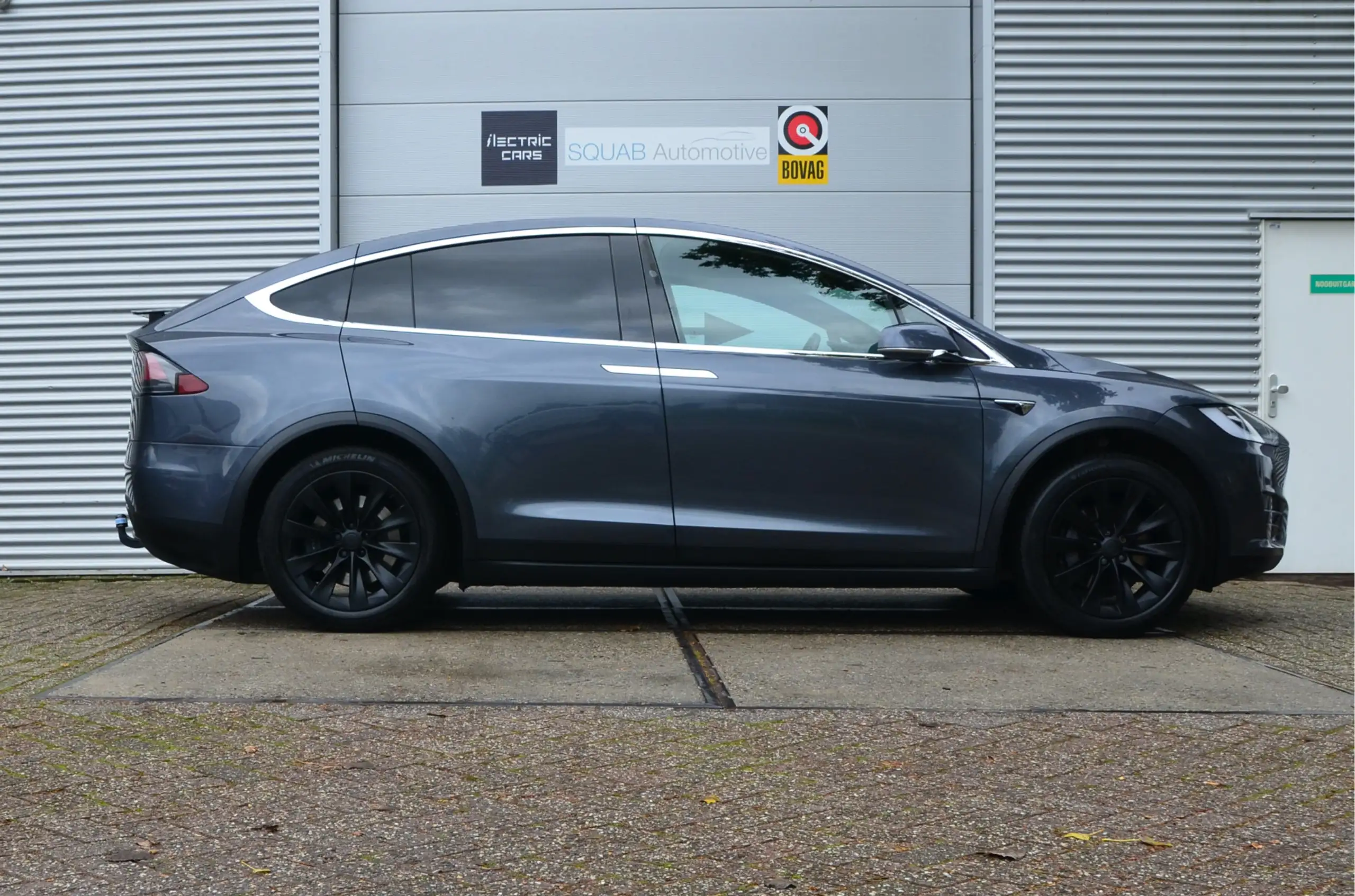 Tesla - Model X