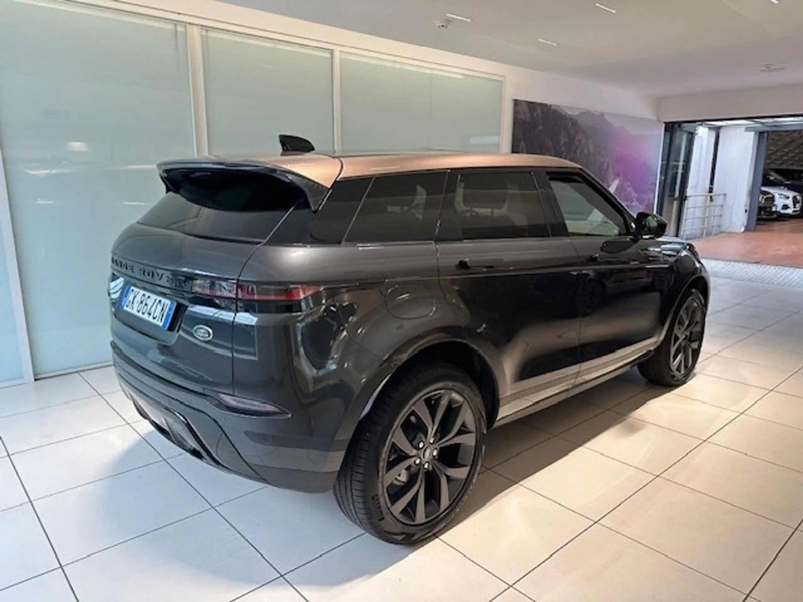 Land Rover - Range Rover Evoque