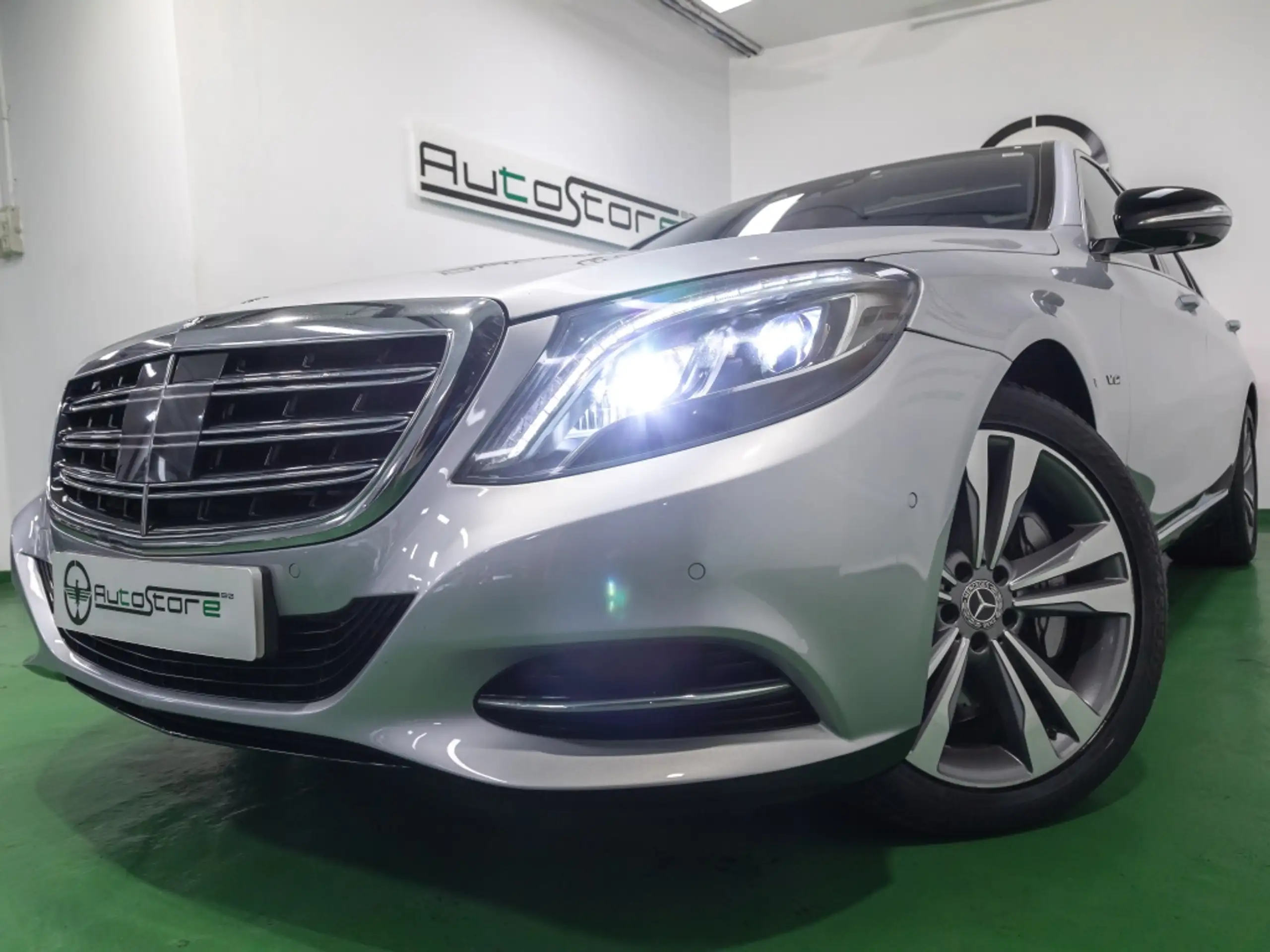 Mercedes-Benz - S 600