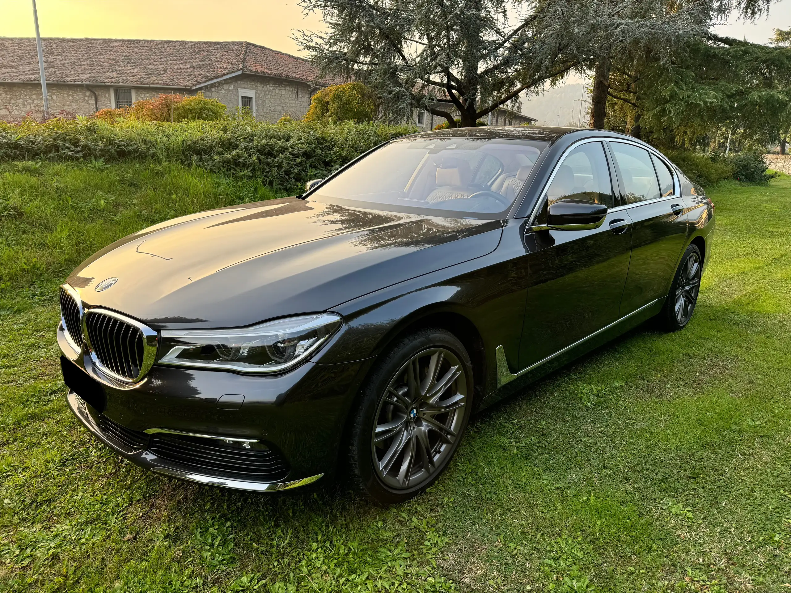 BMW - 730