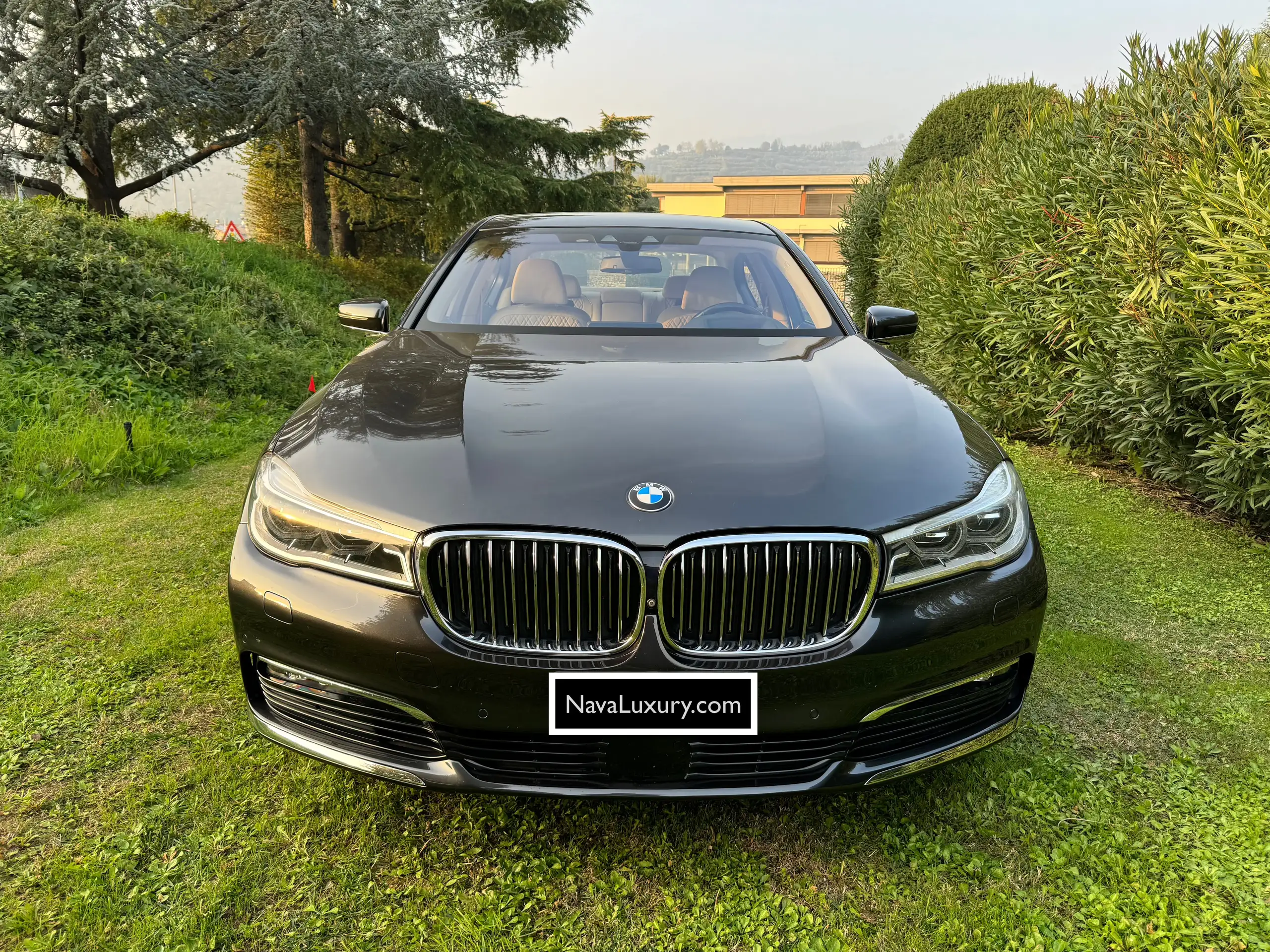 BMW - 730