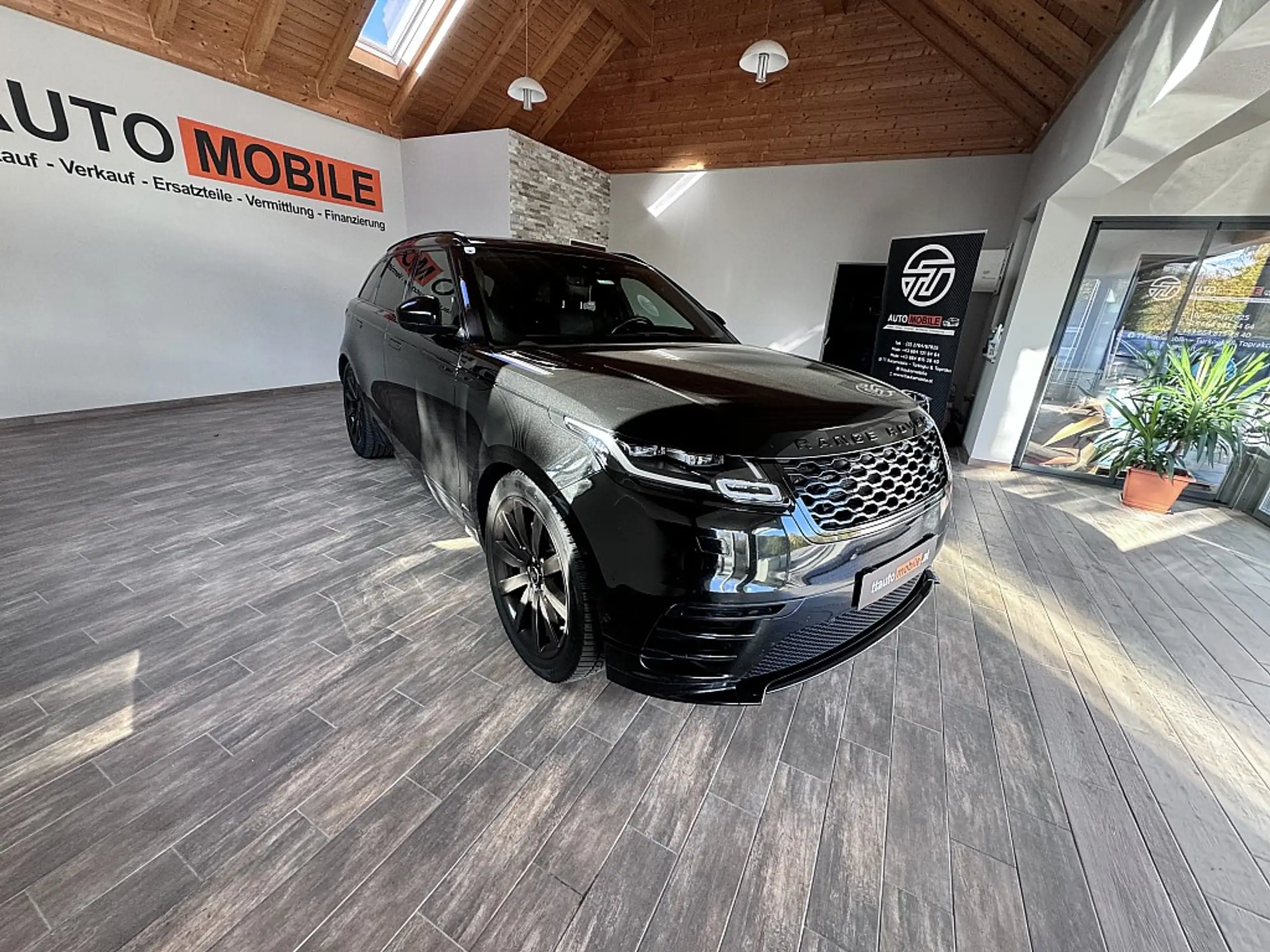 Land Rover - Range Rover Velar