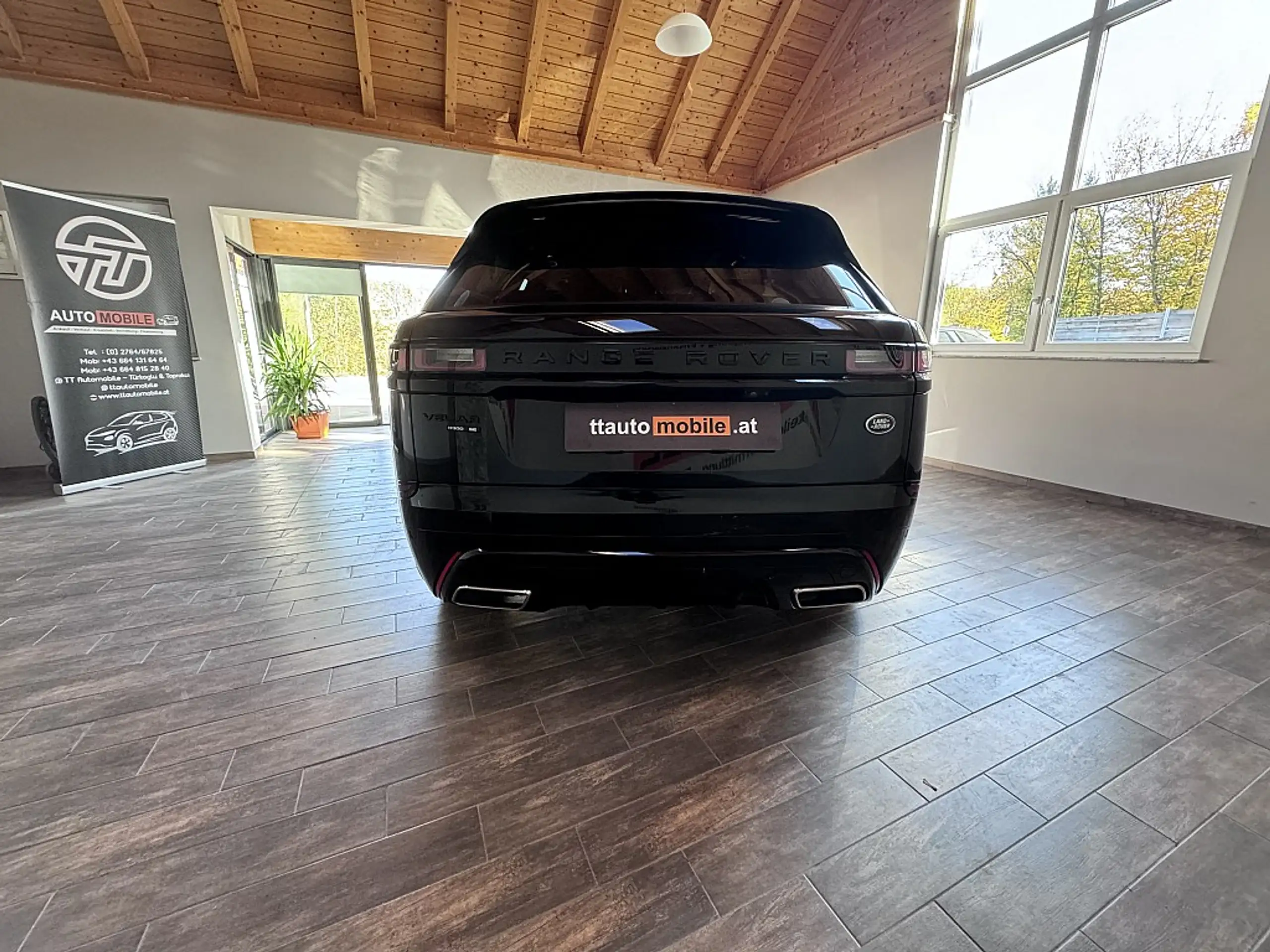 Land Rover - Range Rover Velar