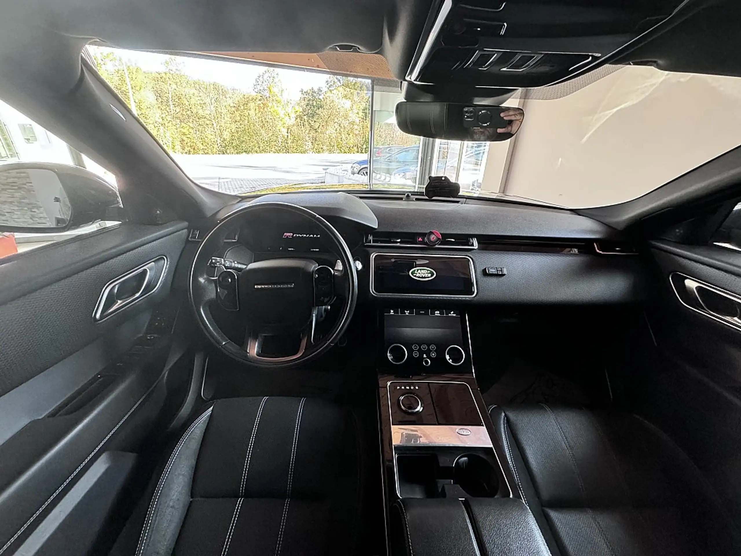 Land Rover - Range Rover Velar