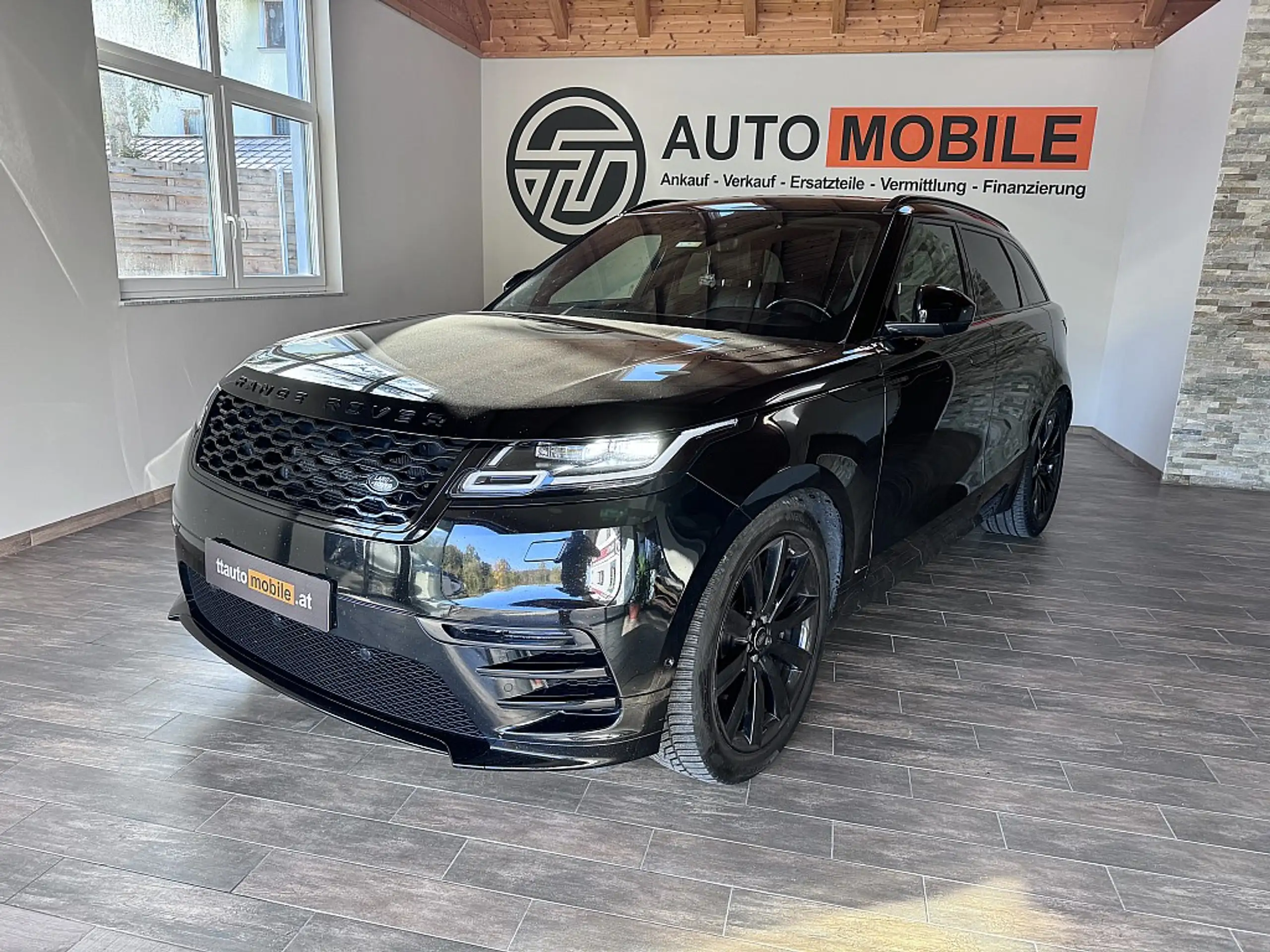 Land Rover - Range Rover Velar