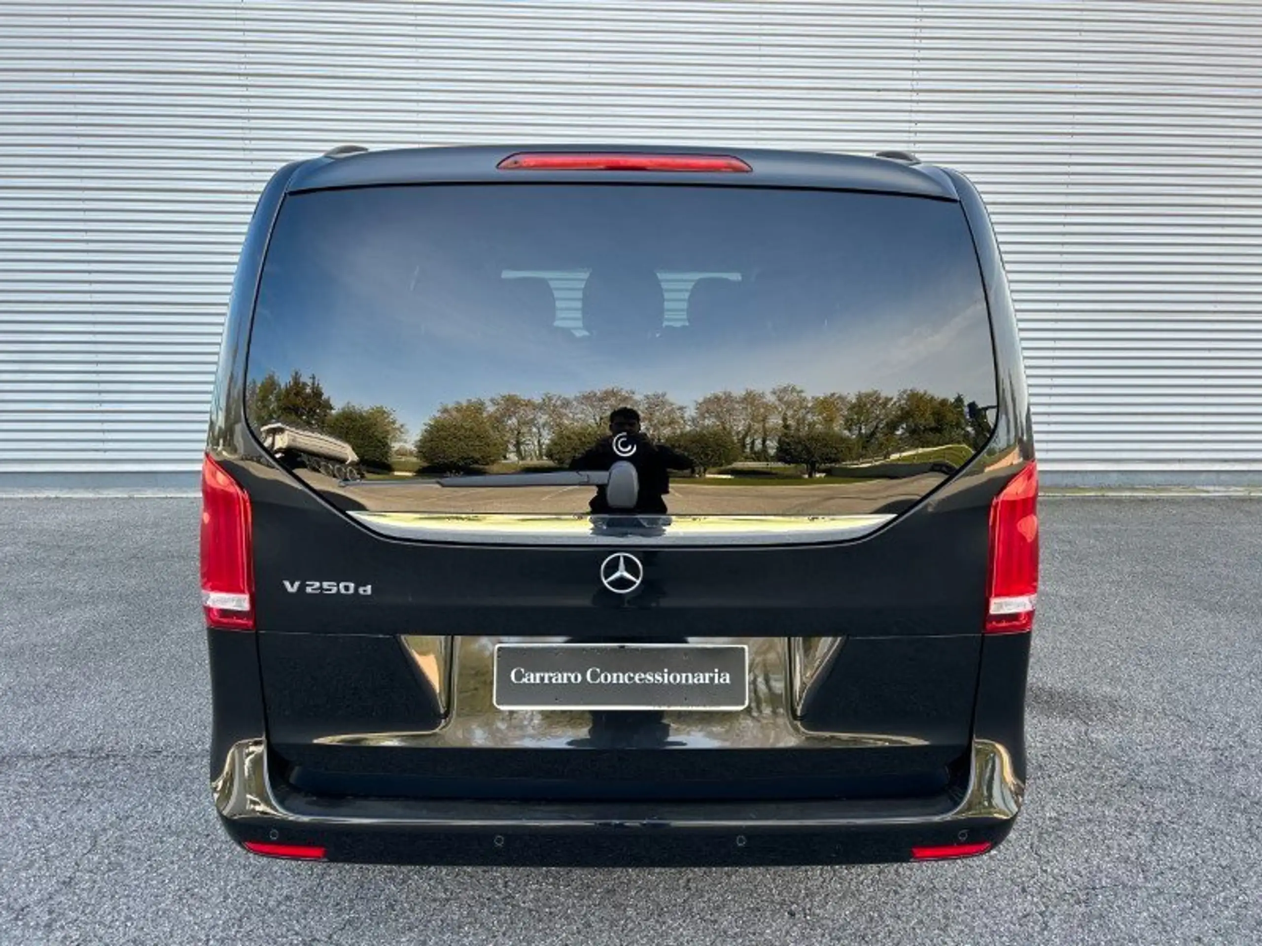 Mercedes-Benz - V 250