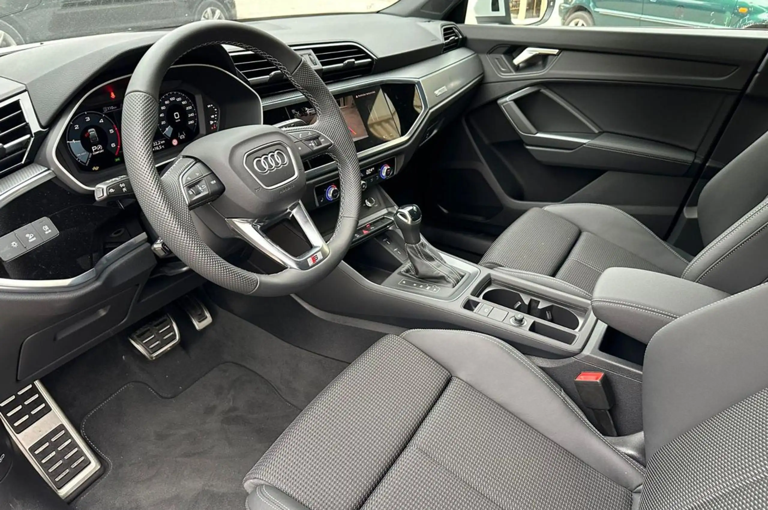 Audi - Q3