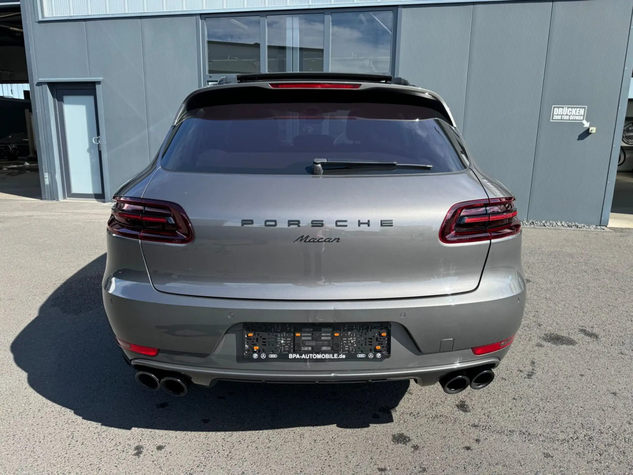 Porsche - Macan