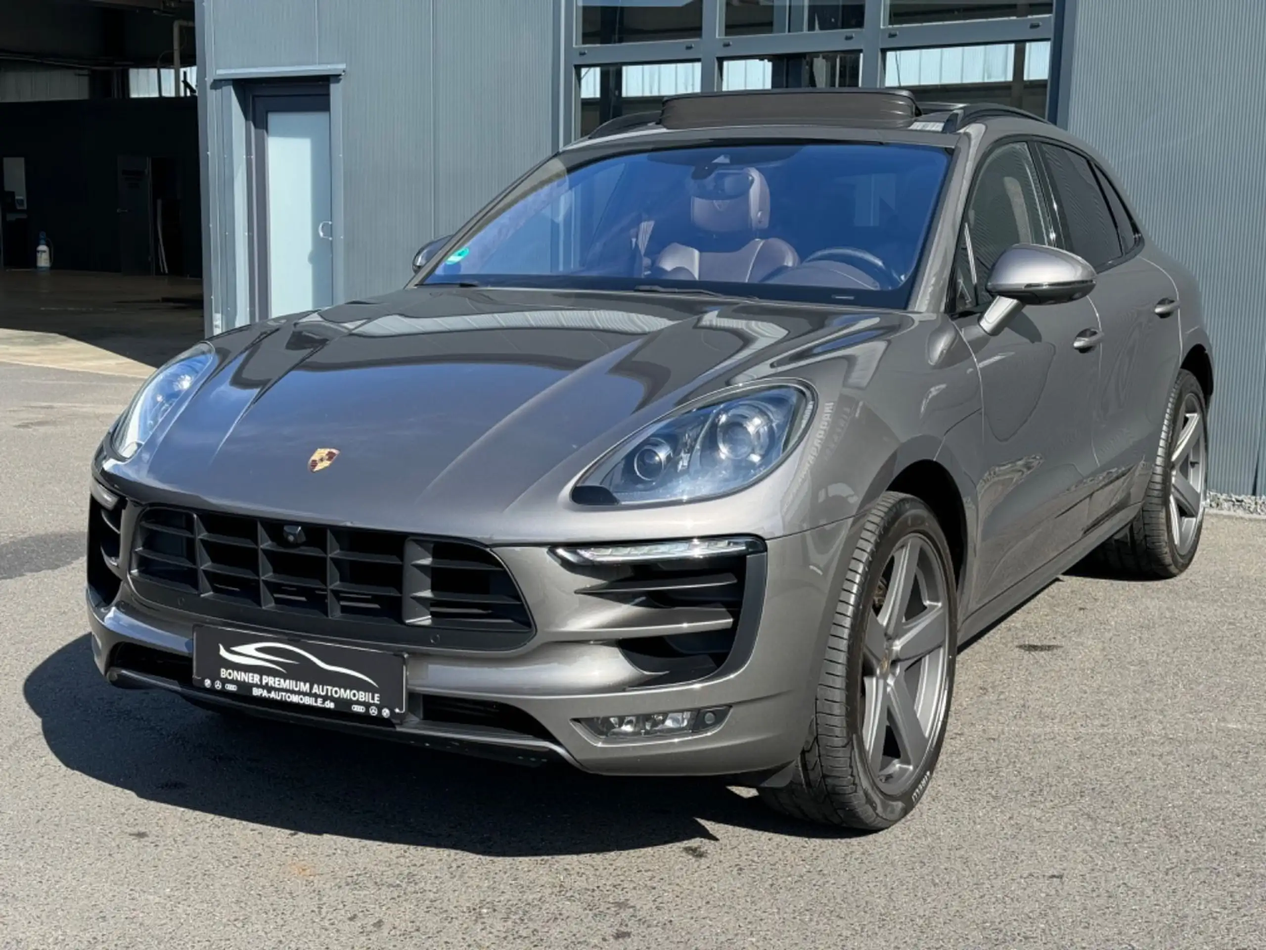 Porsche - Macan