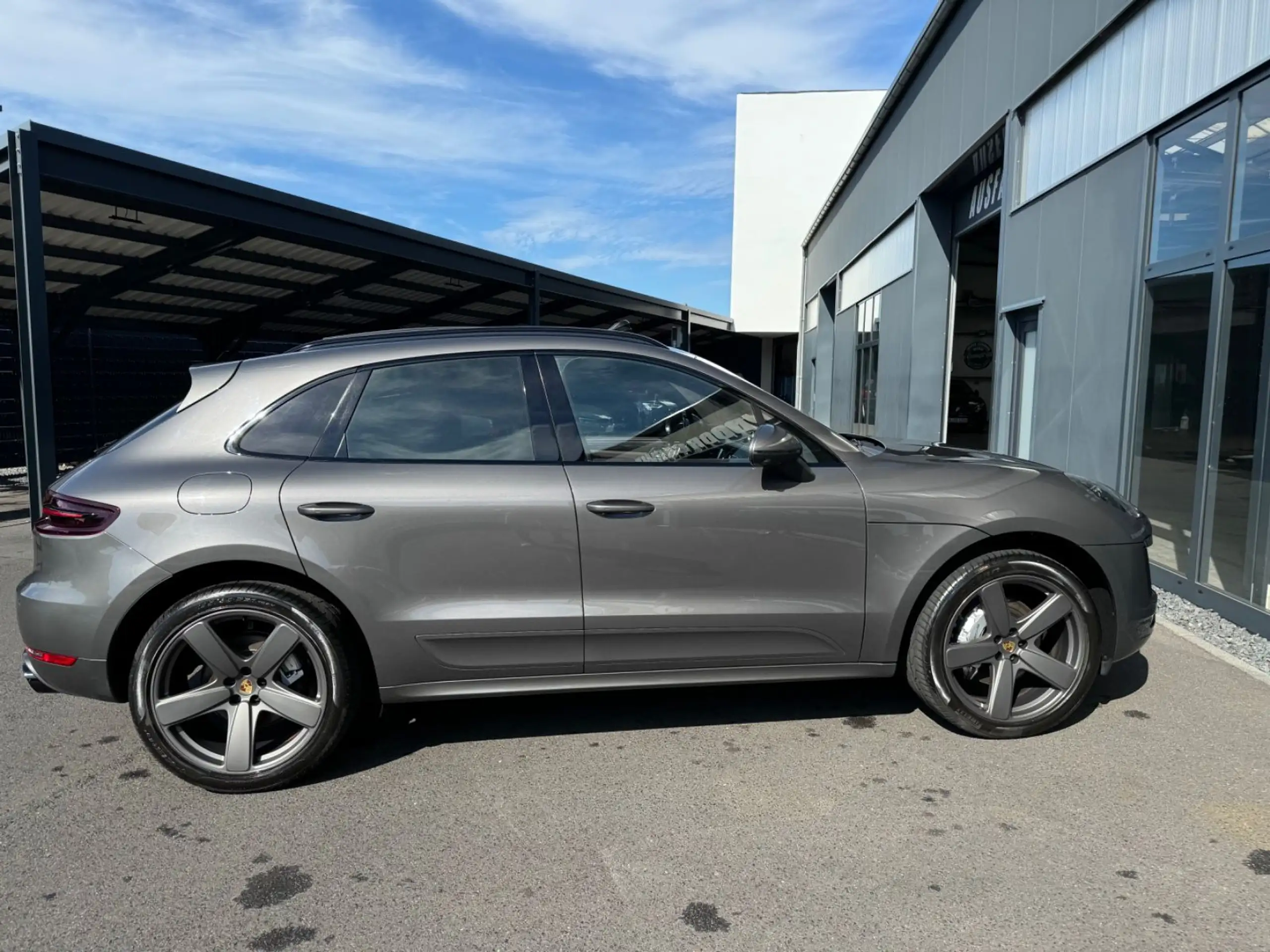 Porsche - Macan