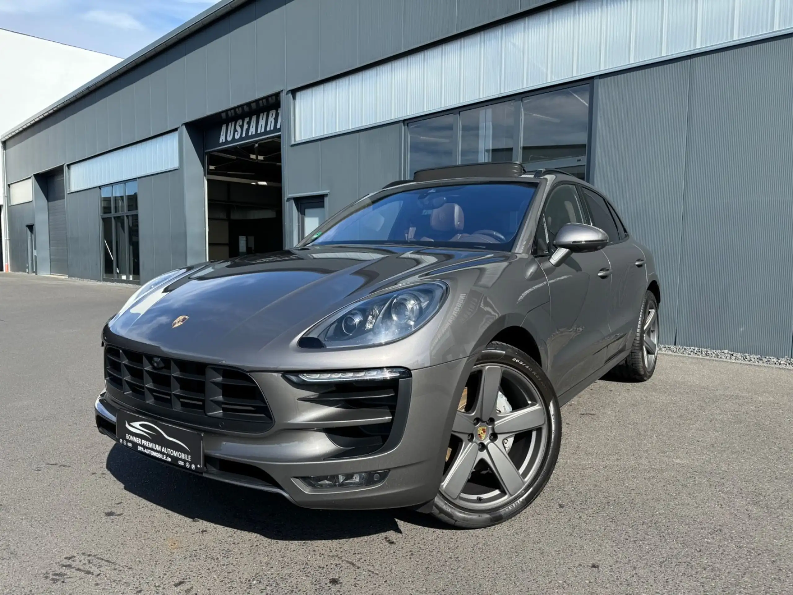 Porsche - Macan