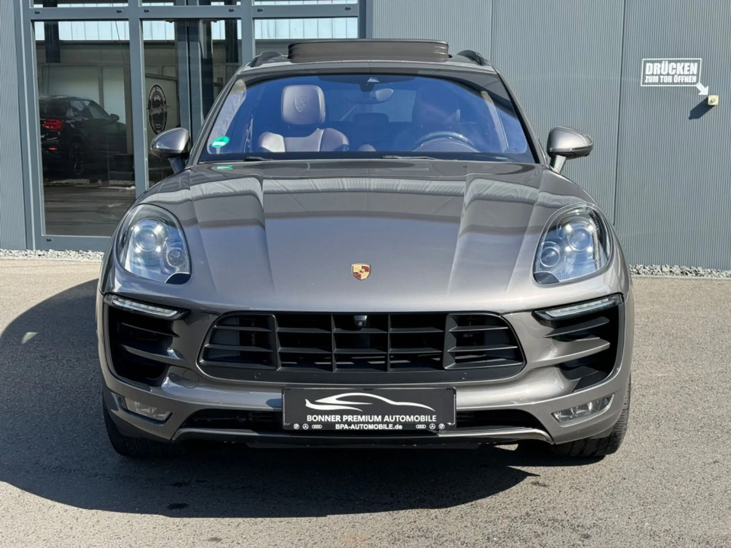 Porsche - Macan