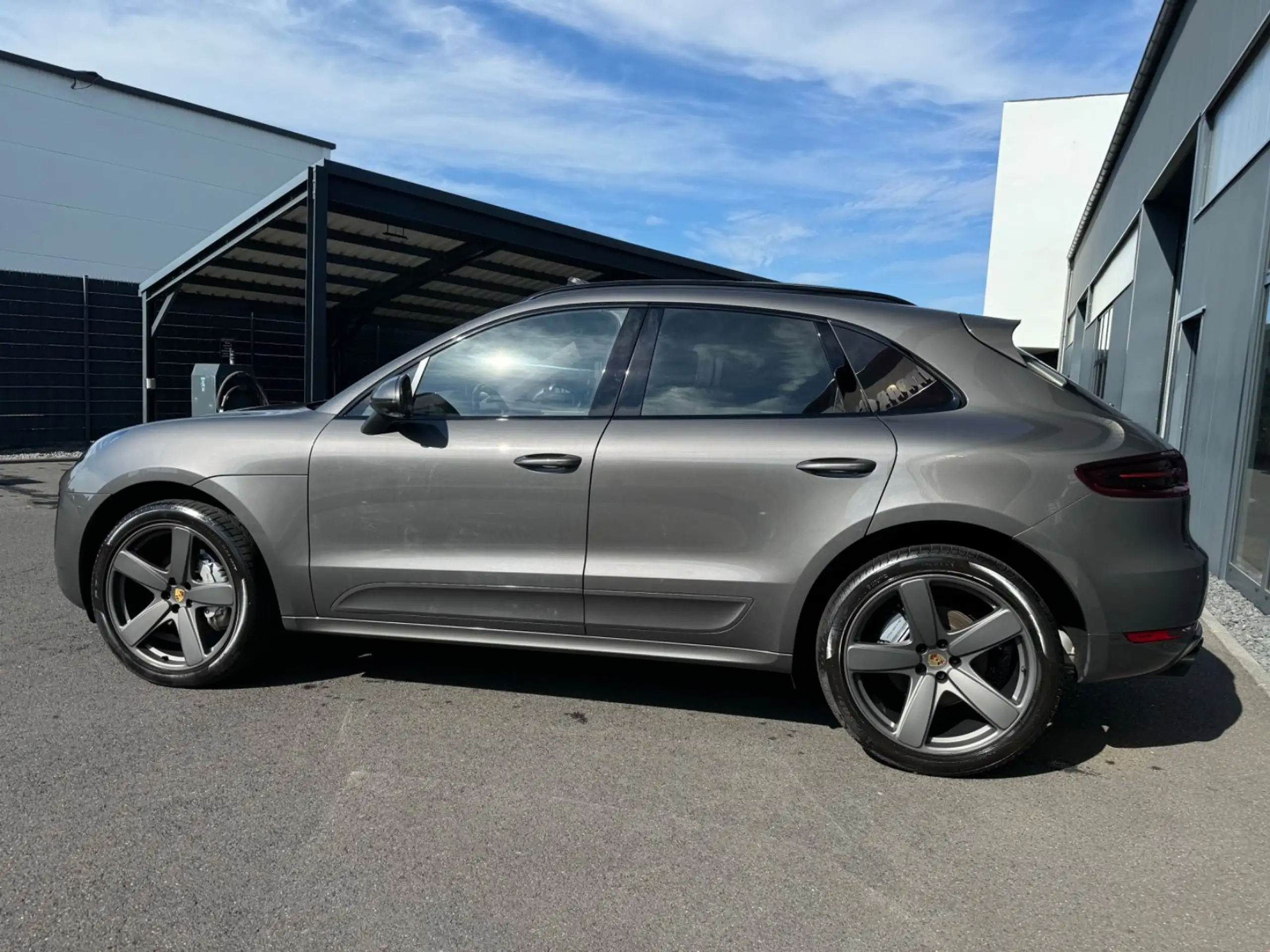 Porsche - Macan