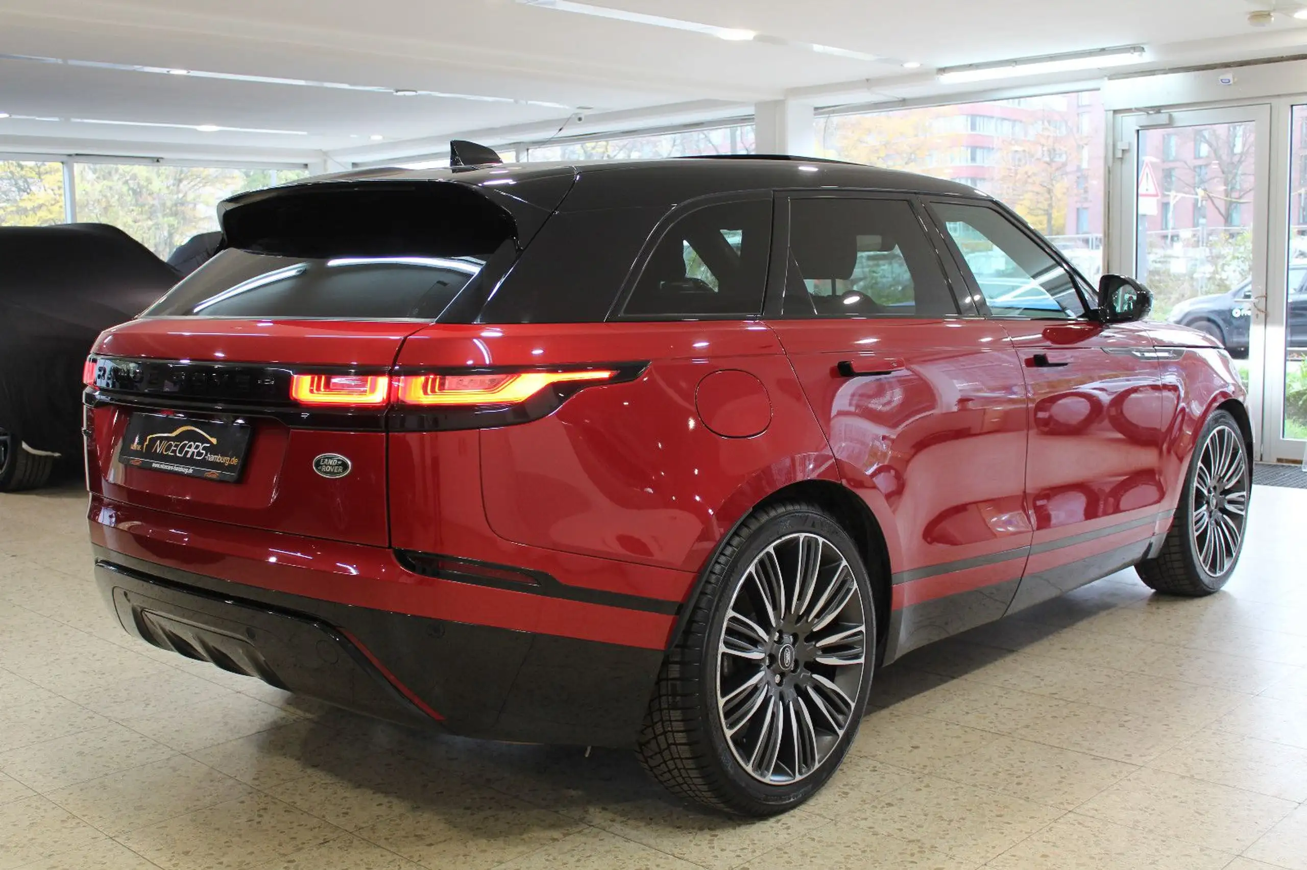 Land Rover - Range Rover Velar