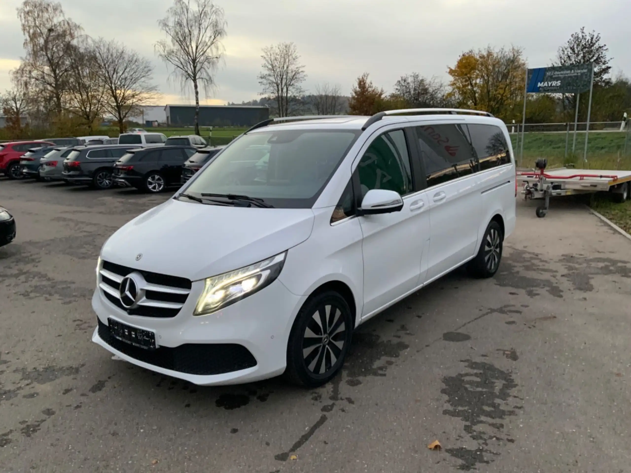 Mercedes-Benz - V 220