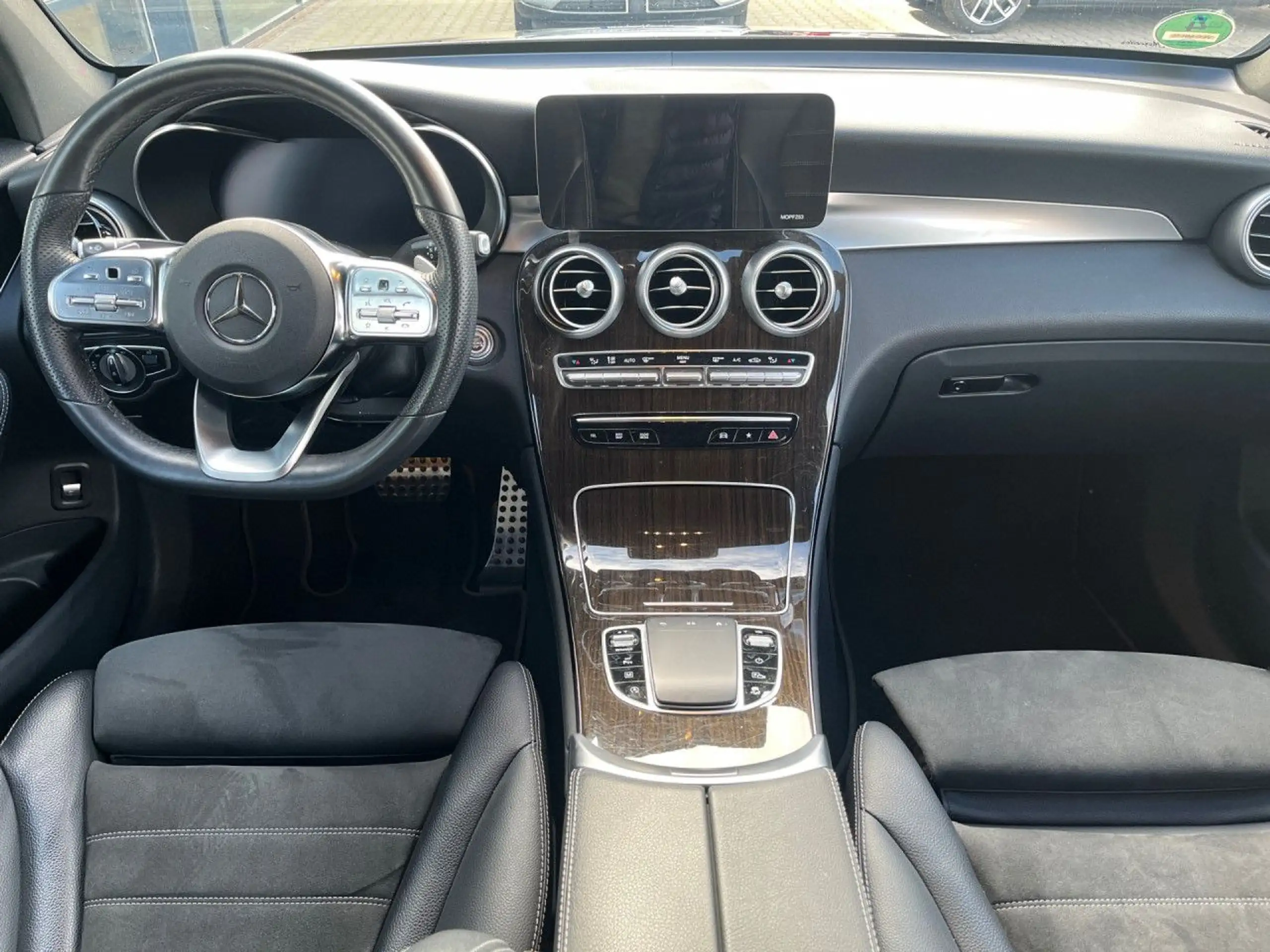 Mercedes-Benz - GLC 200