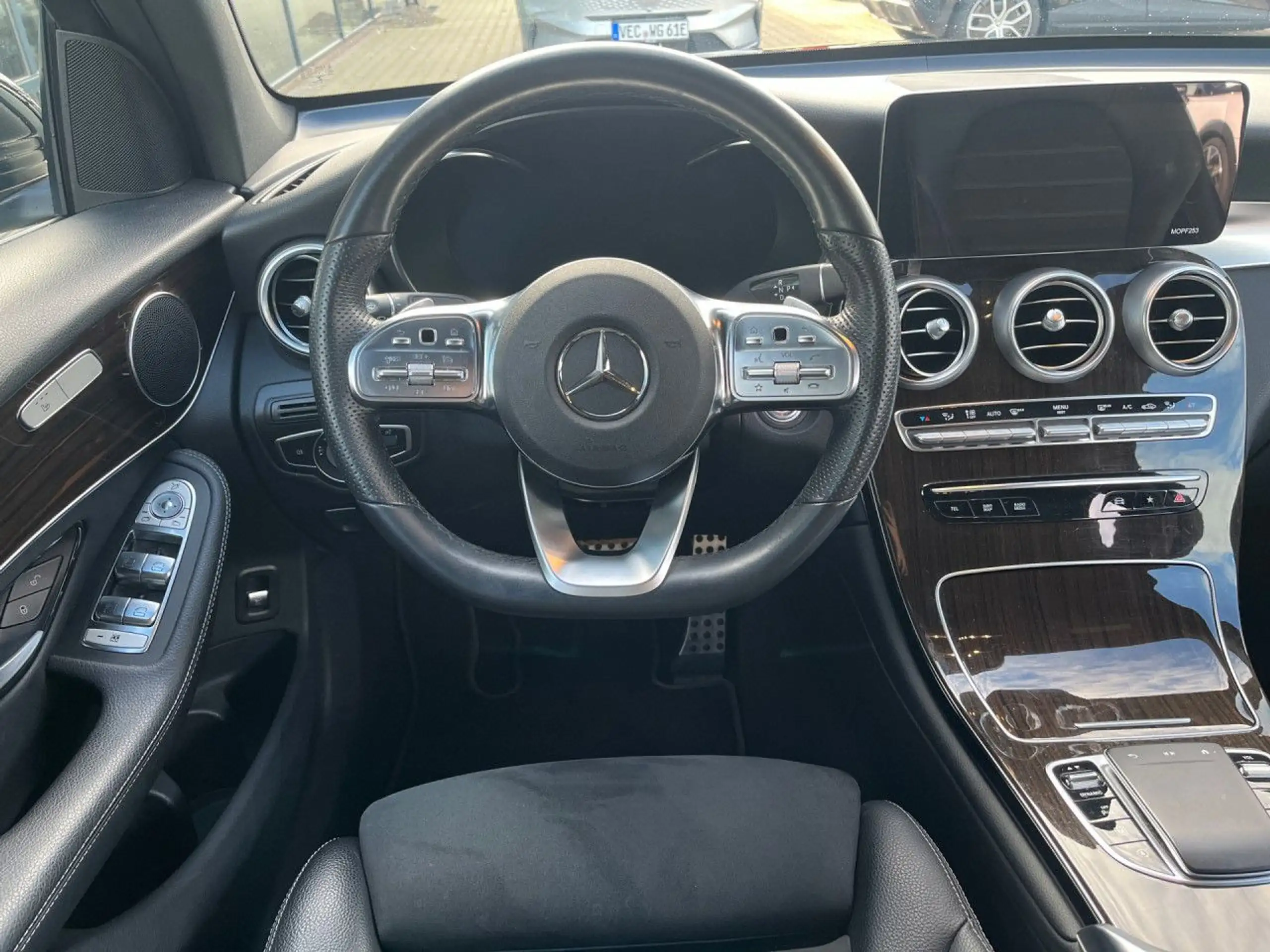 Mercedes-Benz - GLC 200