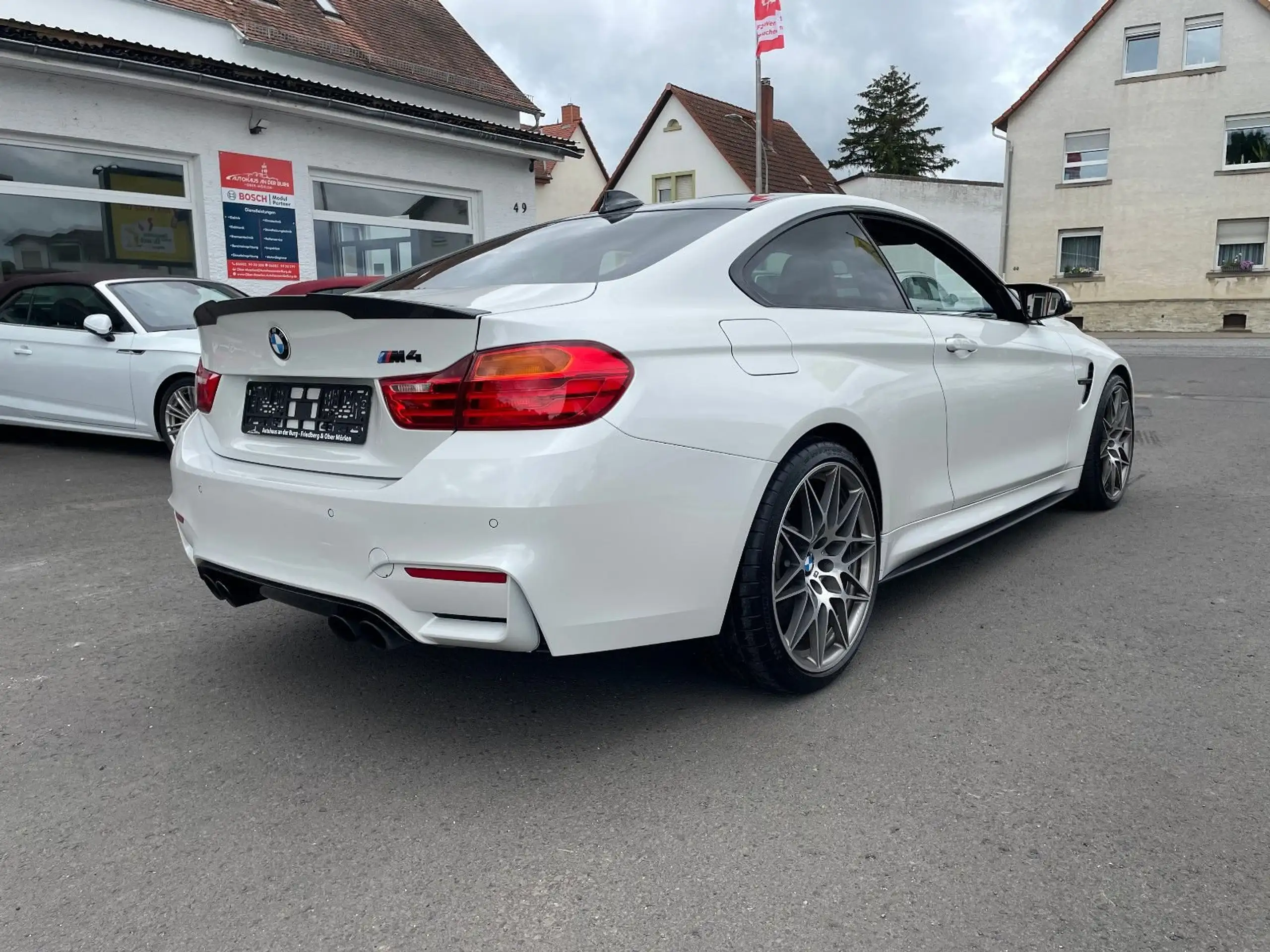 BMW - M4