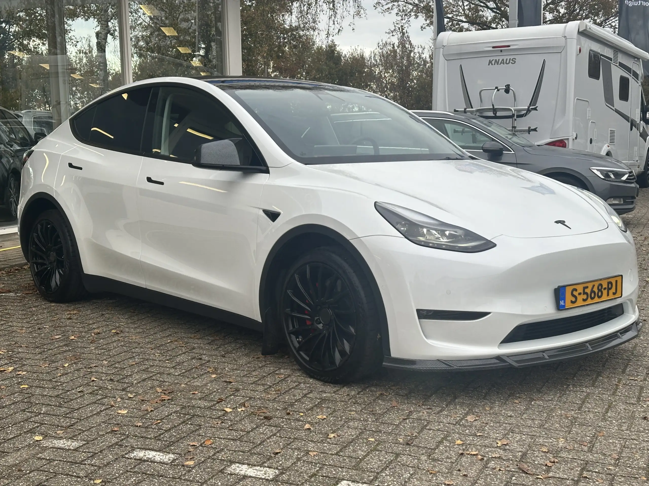 Tesla - Model Y