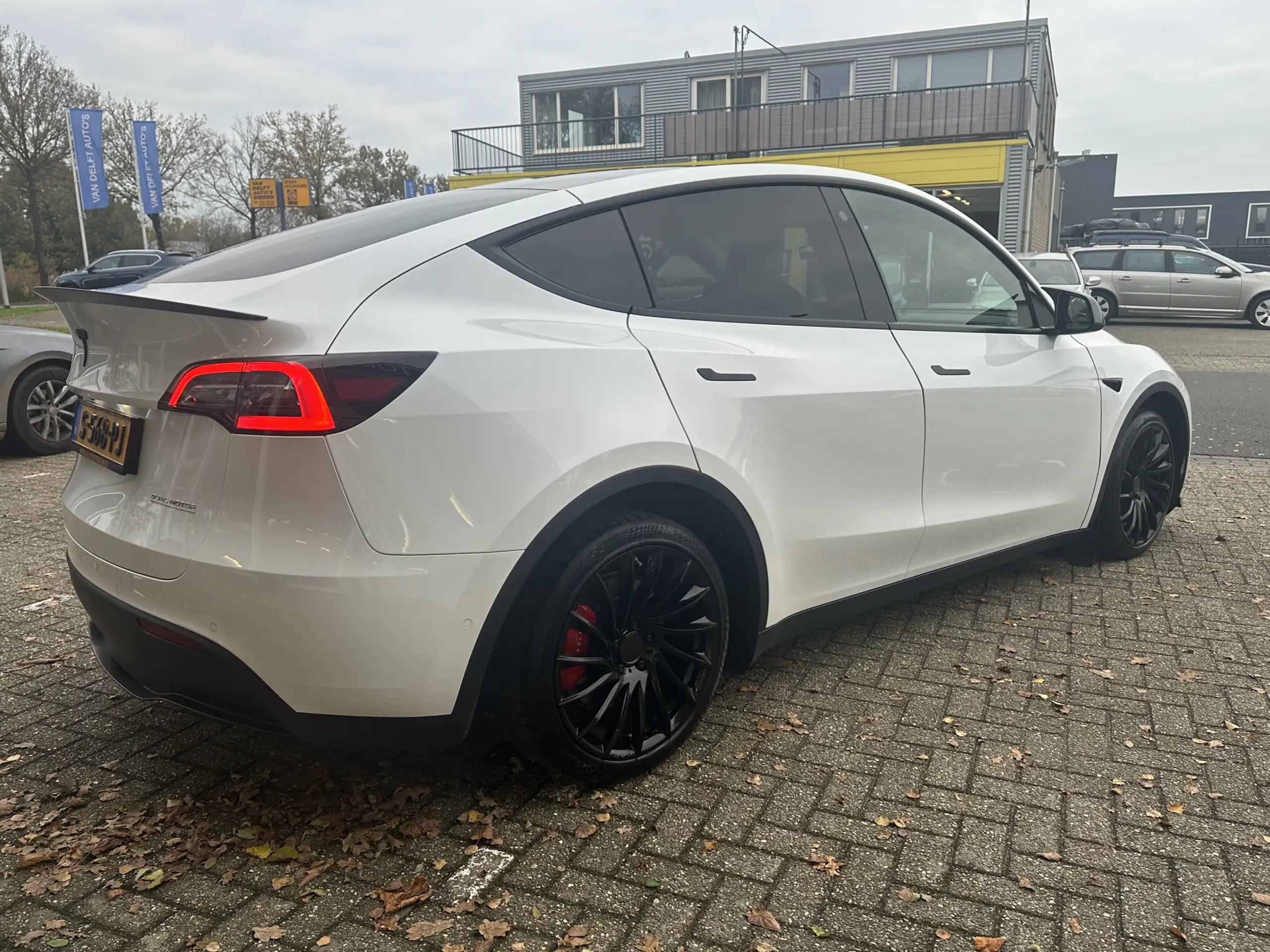 Tesla - Model Y