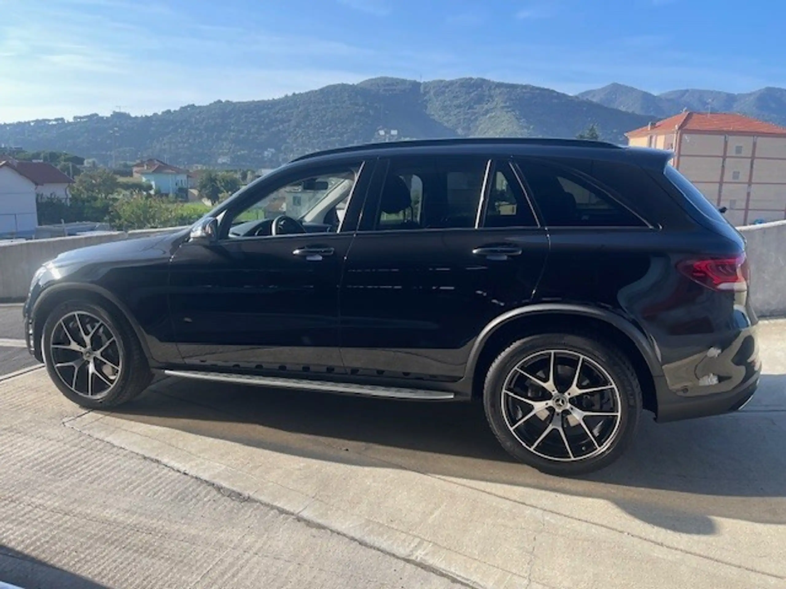 Mercedes-Benz - GLC 220