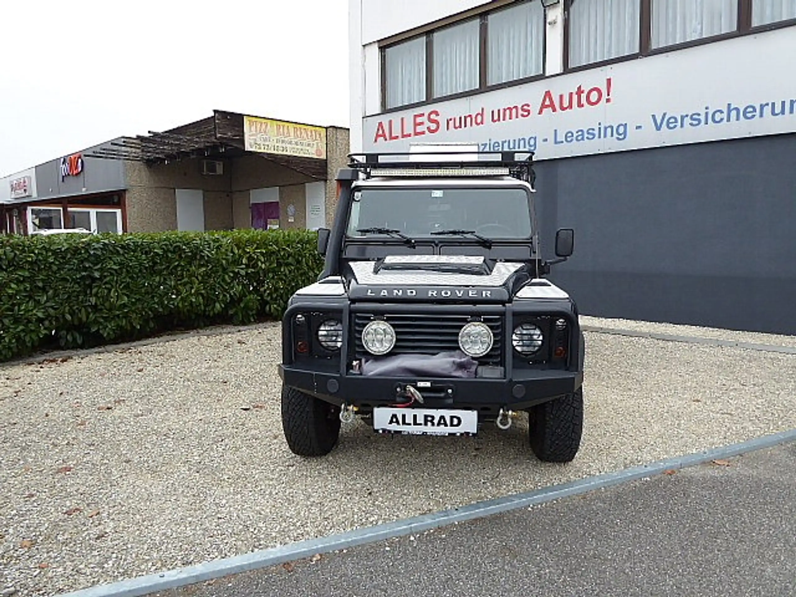 Land Rover - Defender