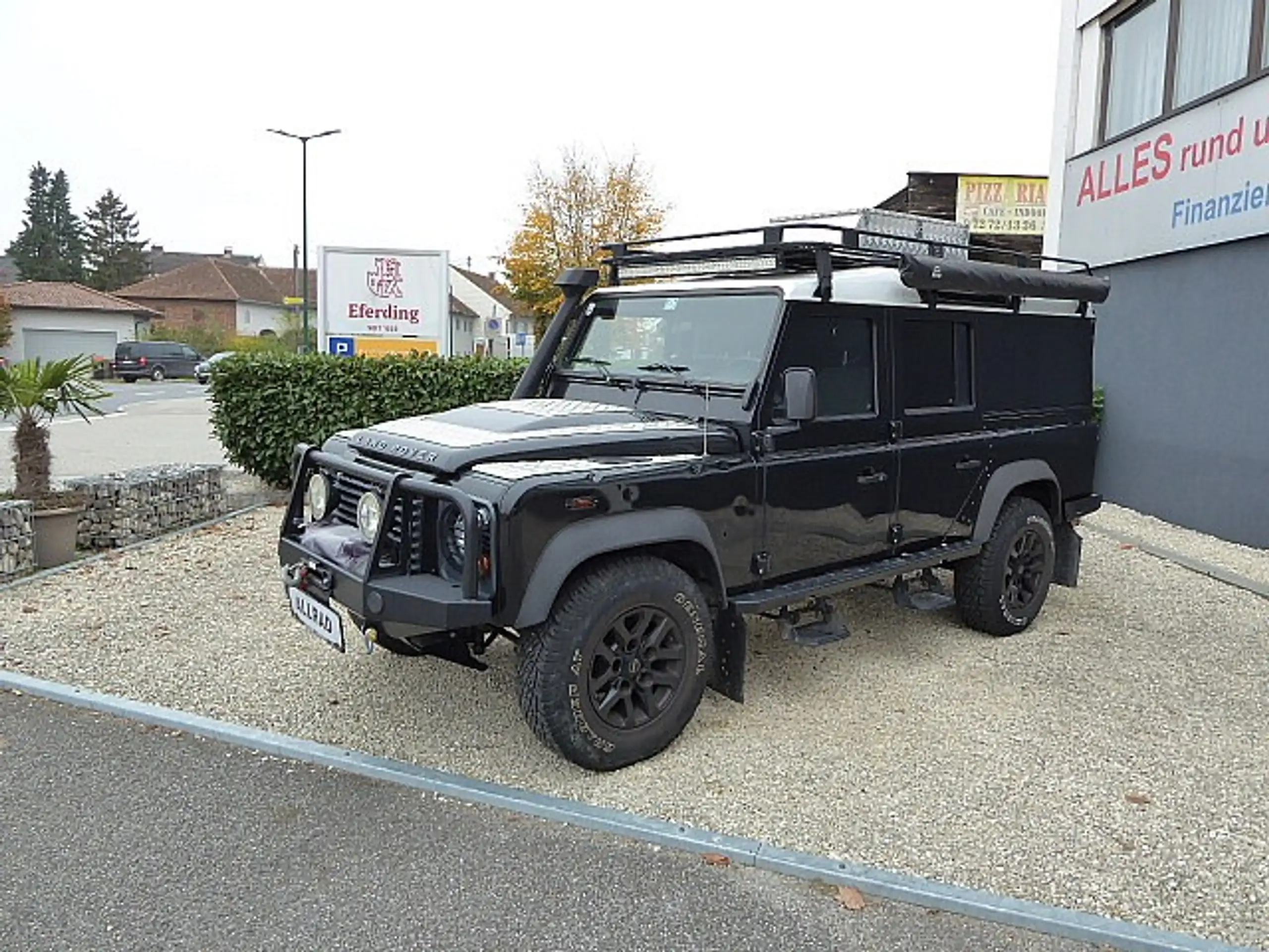 Land Rover - Defender