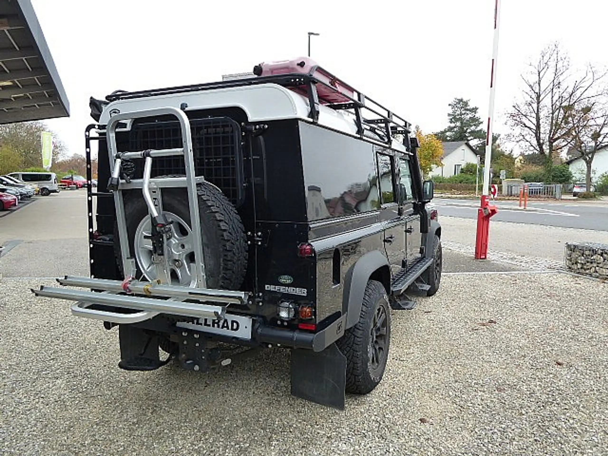 Land Rover - Defender