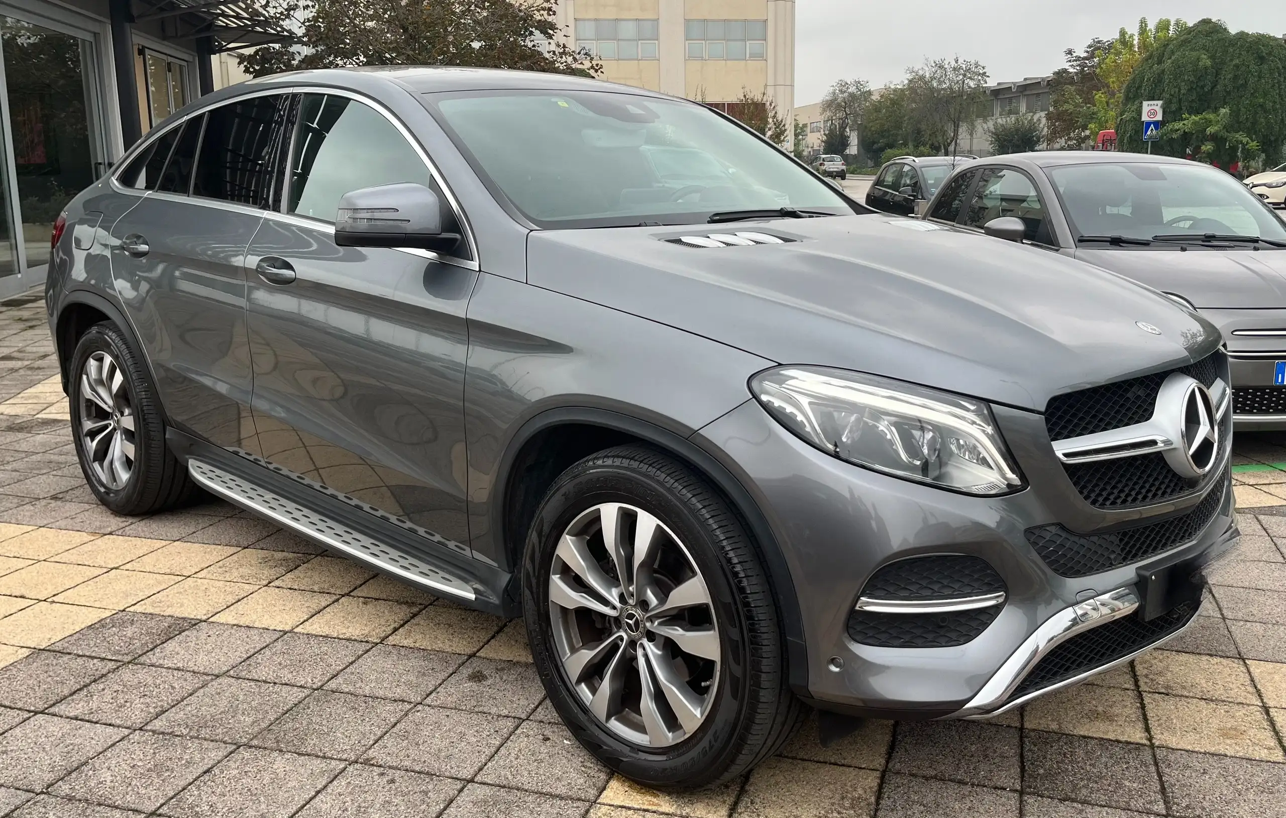 Mercedes-Benz - GLE 350