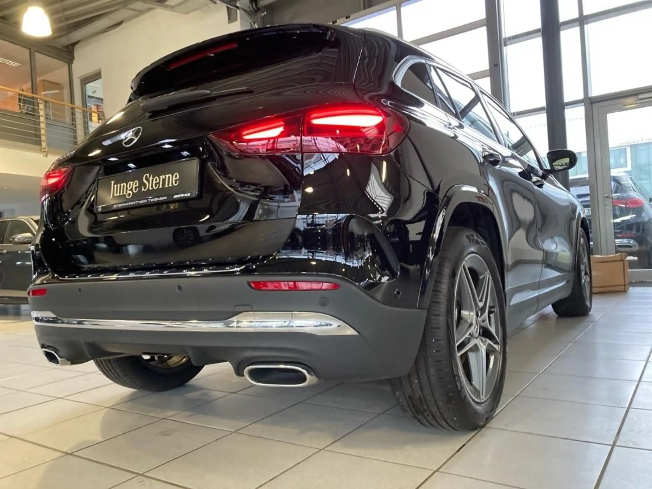 Mercedes-Benz - GLA 200