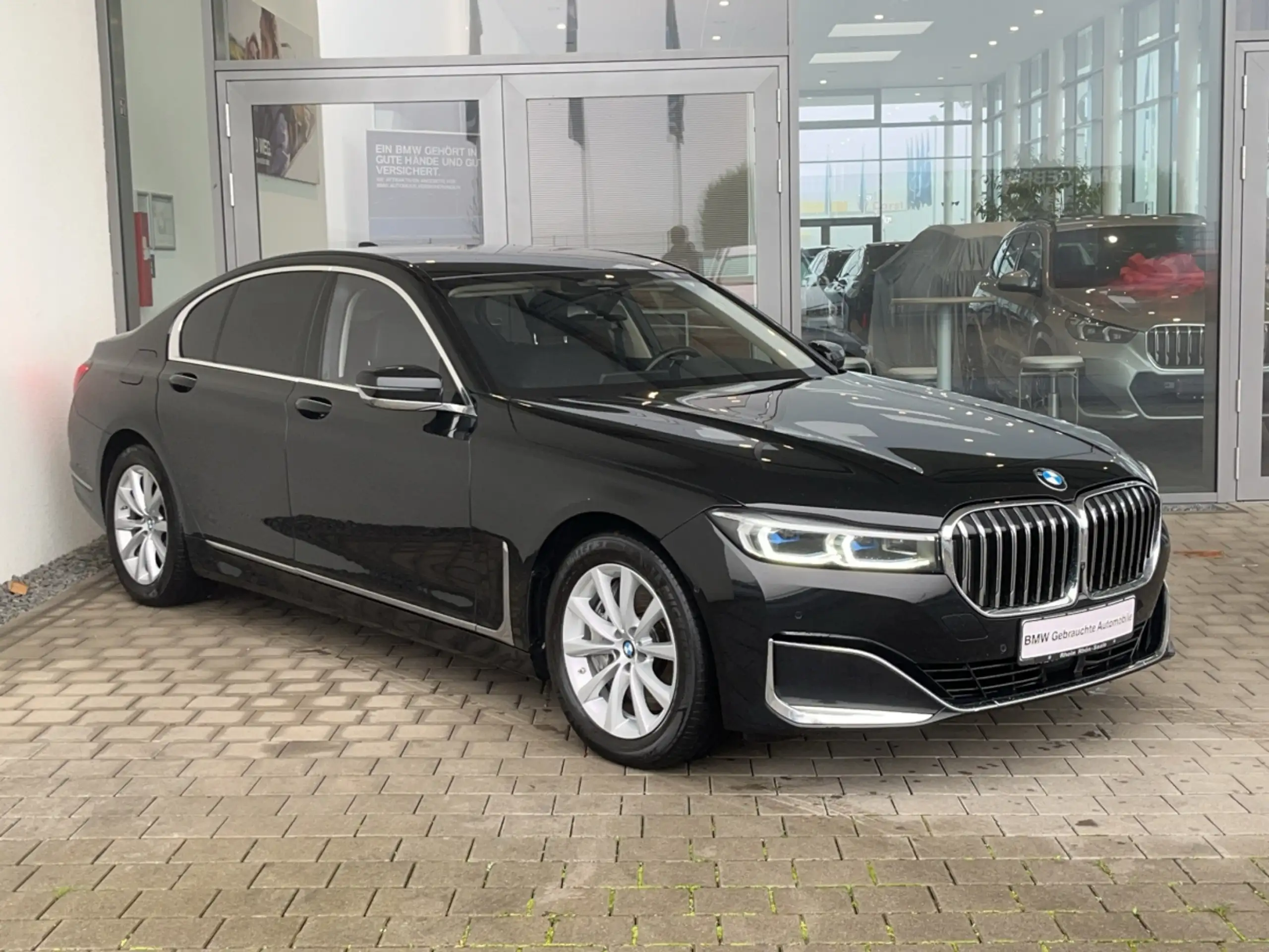 BMW - 740